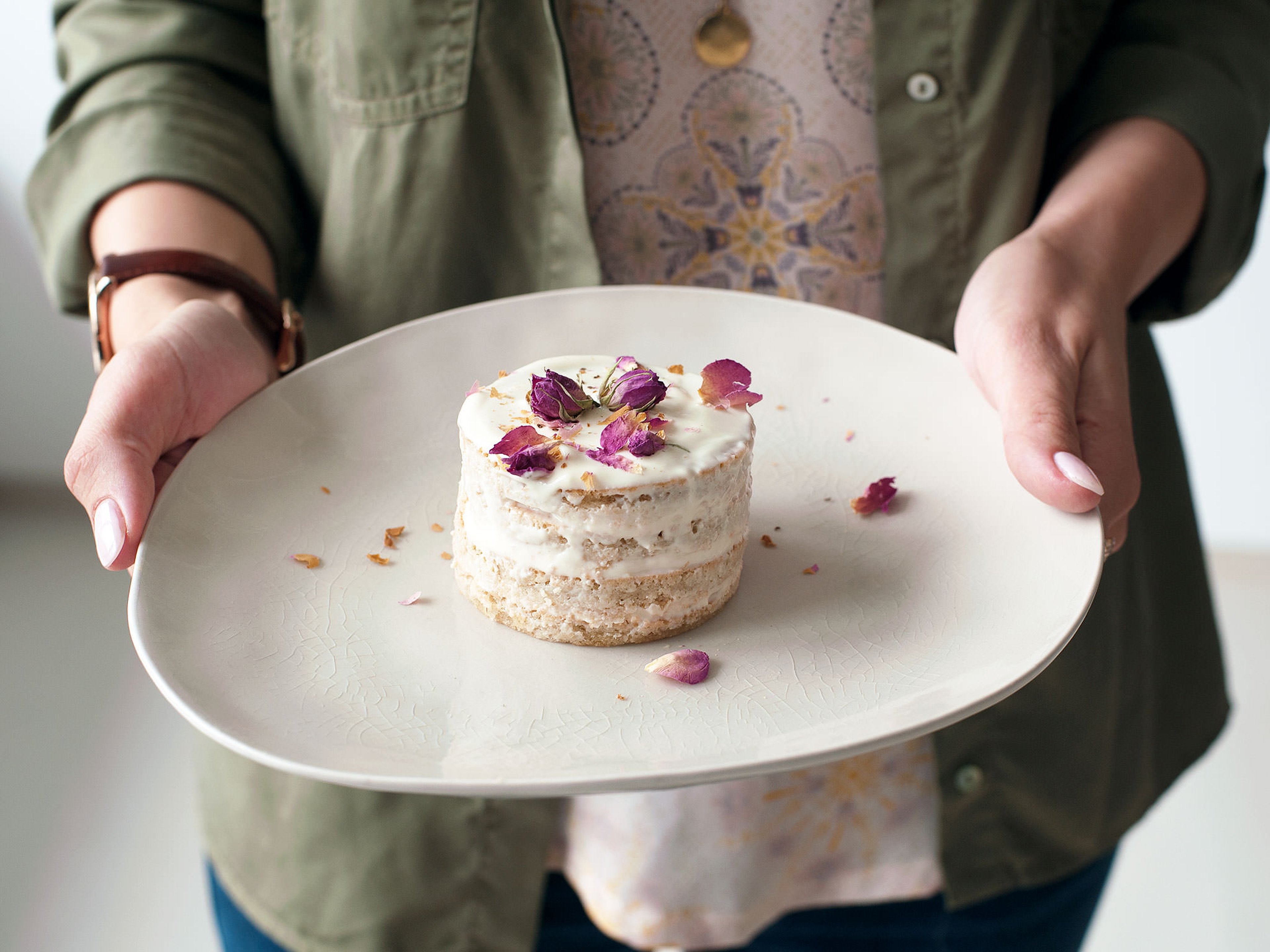 Mini rose cakes