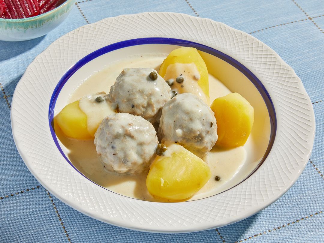 Königsberger Klopse (German meatballs in cream and caper sauce)