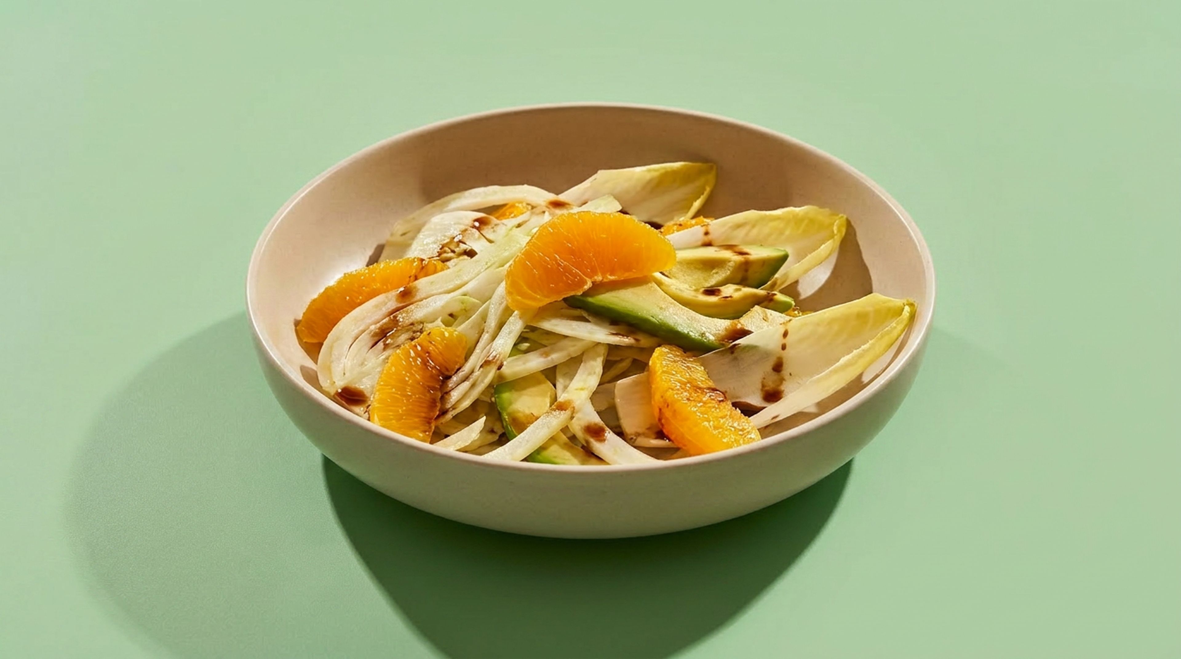 Knackiger Fenchelsalat mit Orangen und Espresso-Vinaigrette
