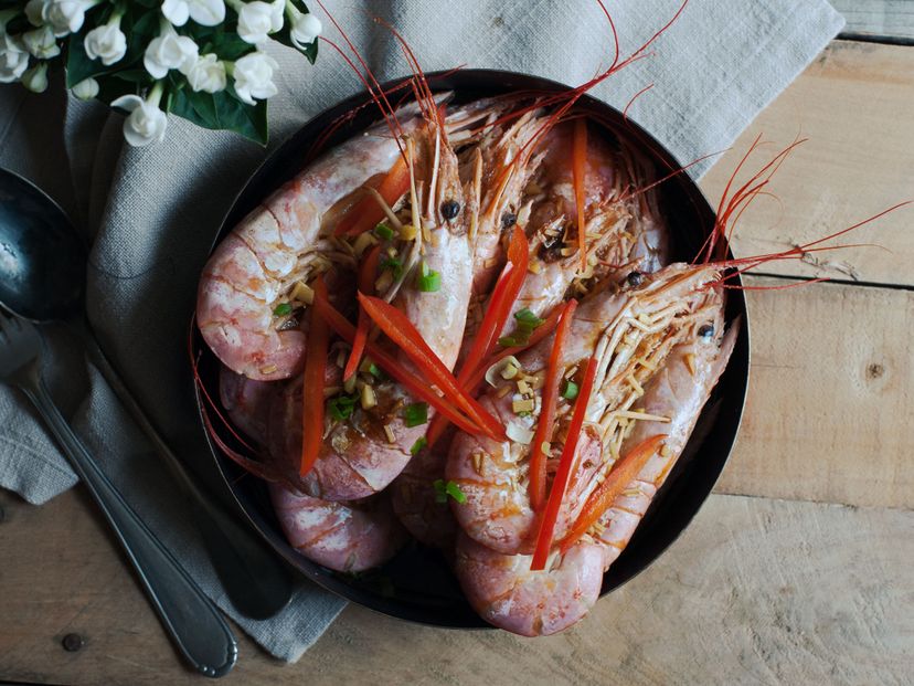 Cantonese-style white boiled shrimp