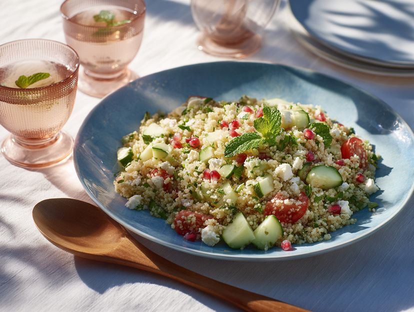 Couscoussalat mit Feta, Minze und Granatapfel-Vinaigrette