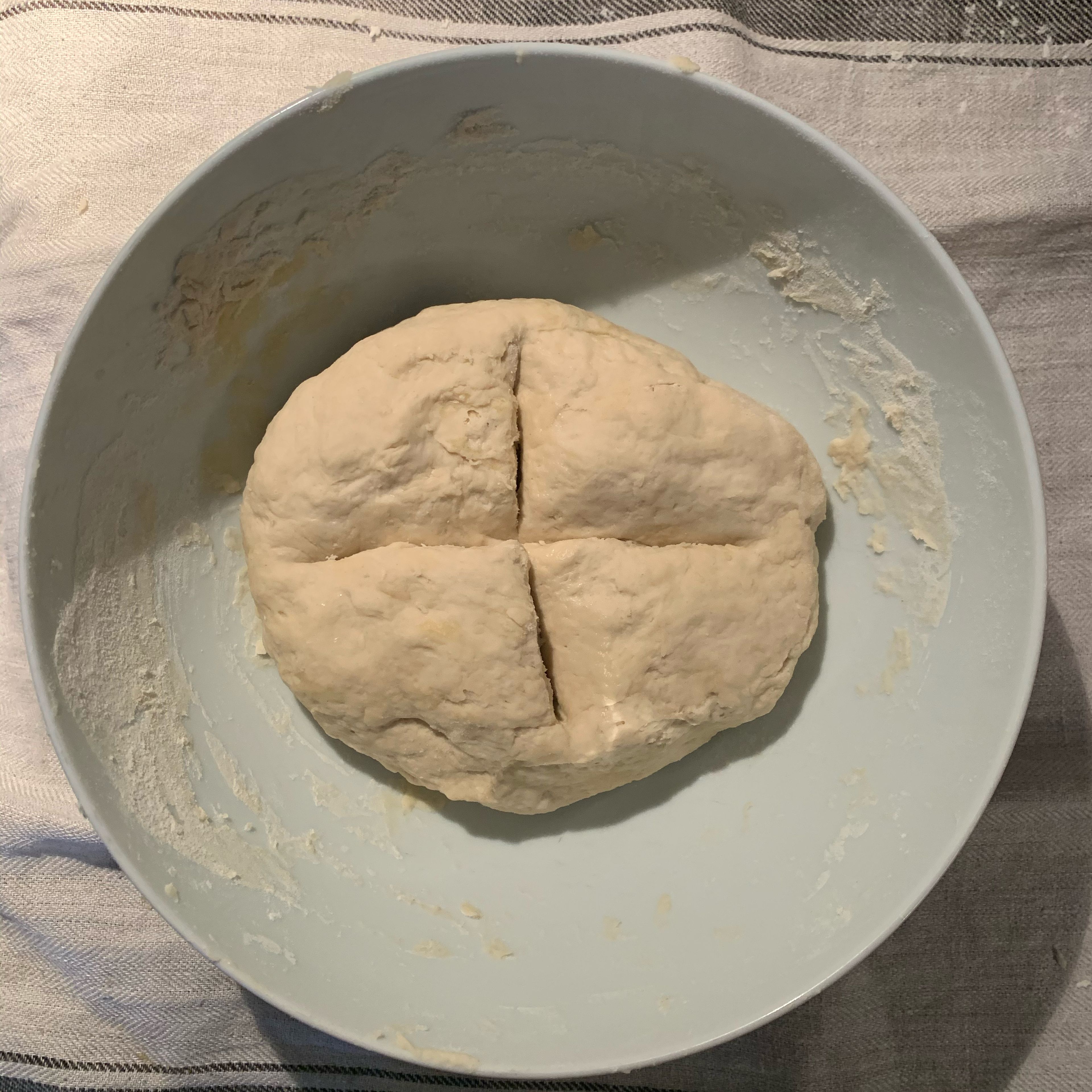 When you get an homogeneous dough without any lumps, cover the bowl with a clean kitchen towel and place it in the turned off oven. Let it rest and allow the dough to rise for at least 2.5 hours.