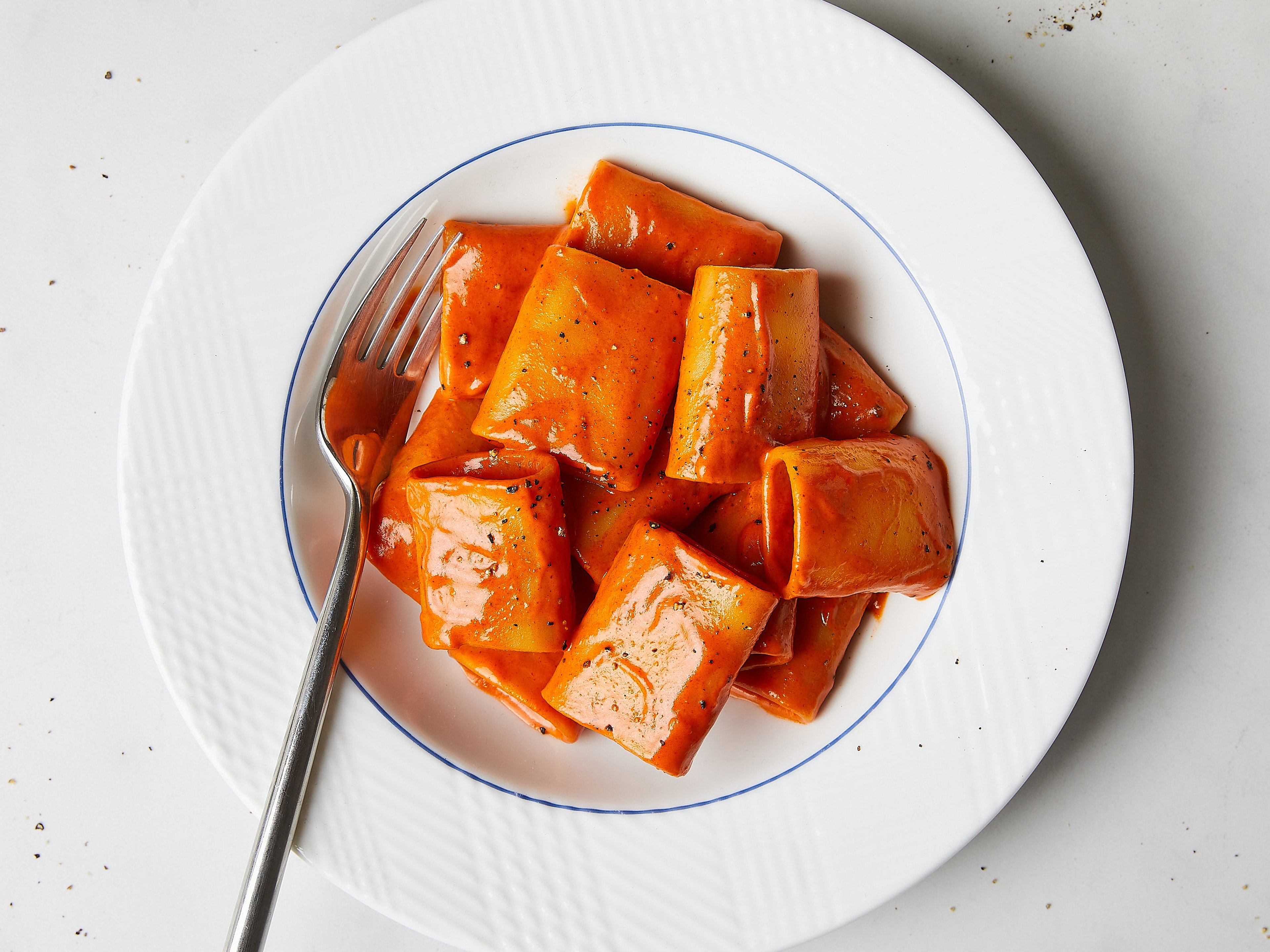 5-ingredient creamy, spicy tomato pasta