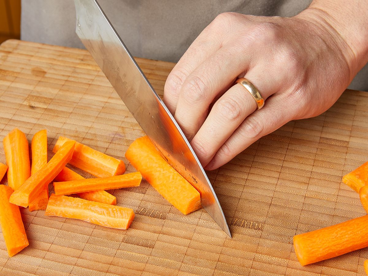 Rinderhackbraten mit Blumenkohlpüree und Zwiebelsoße | Rezept | Kitchen ...
