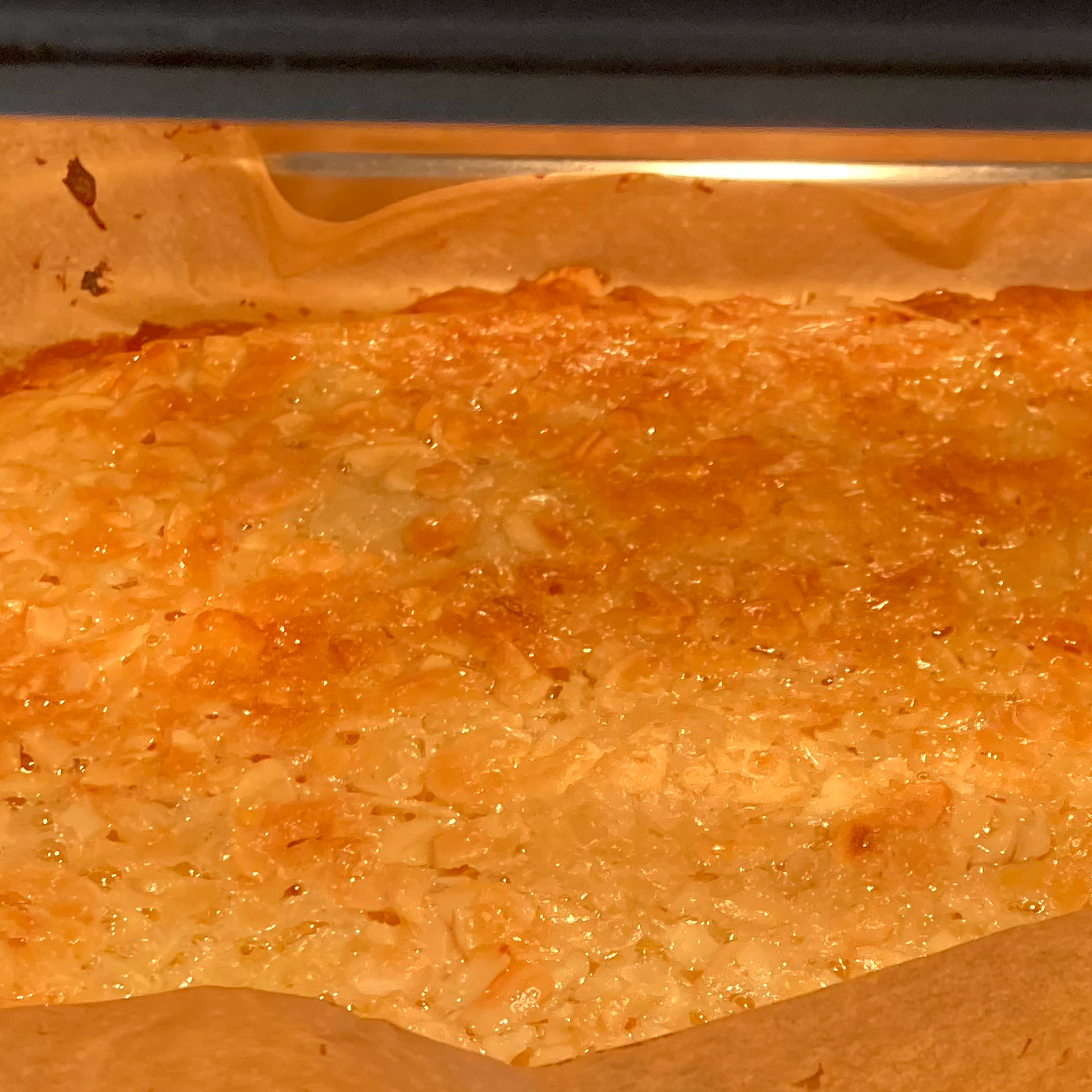 Uroma‘s knuspriger Bienenstich (Blechkuchen, Mürbteig)