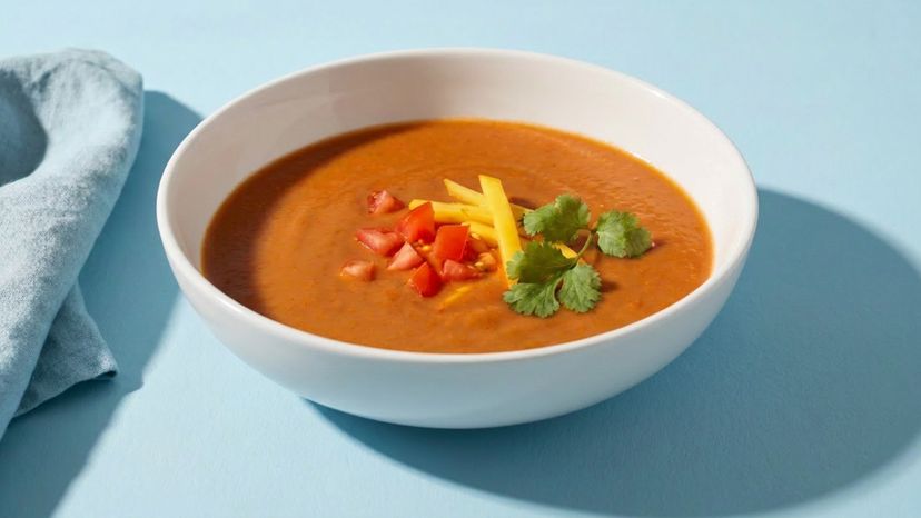 Fruchtig-frische Tomatensuppe mit Mango: Sommerliebling