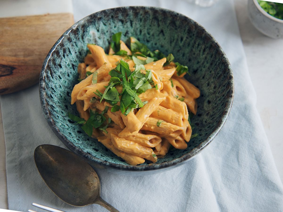 Pasta with roasted pepper cheeze sauce | Recipe | Kitchen Stories