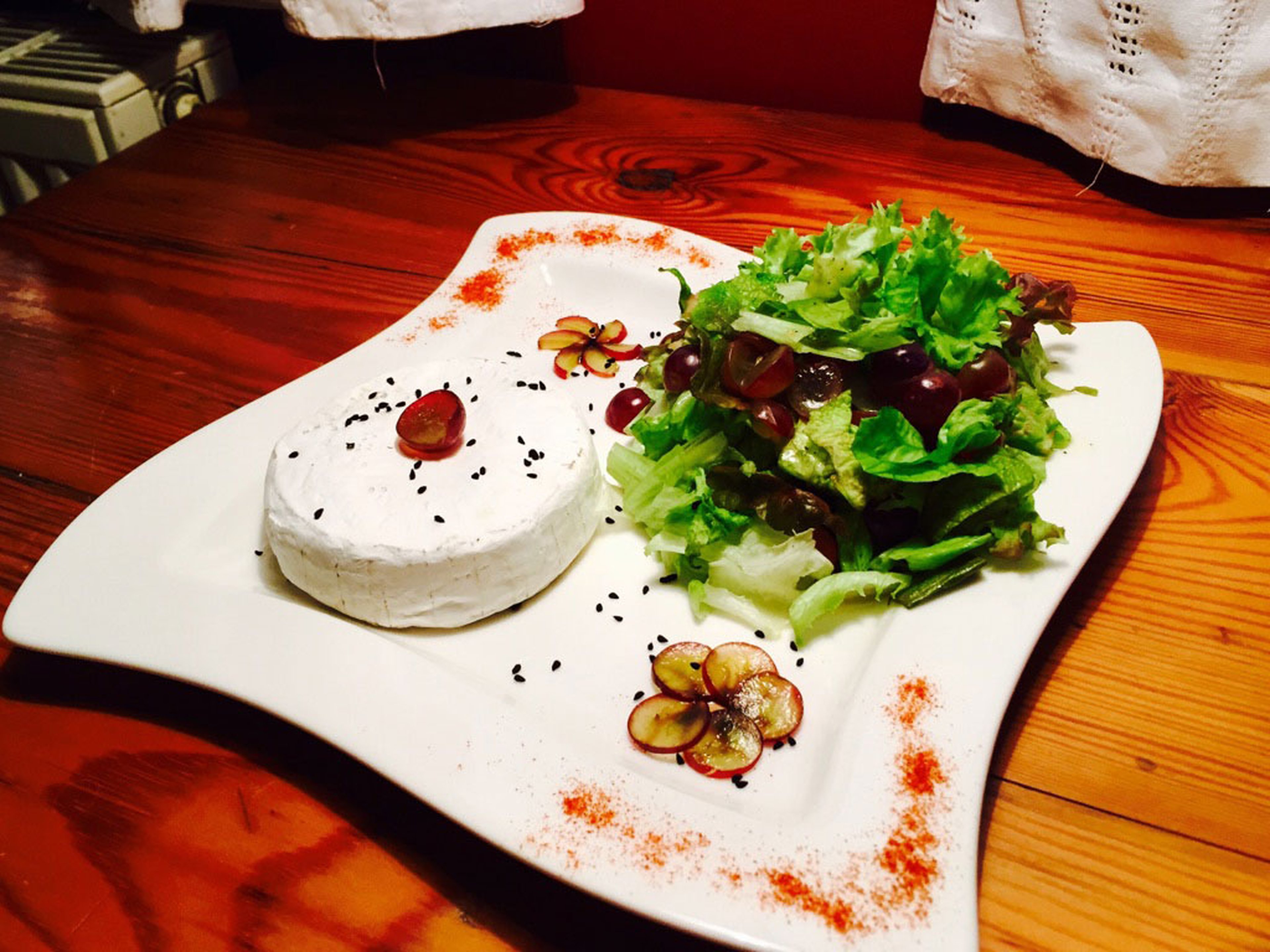 Lollo Rosso salad with grilled Camembert