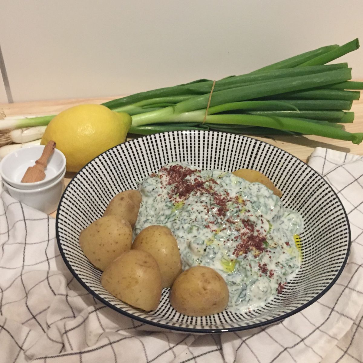Salzkartoffeln mit 5-Kräuter-Quark | Rezept | Kitchen Stories