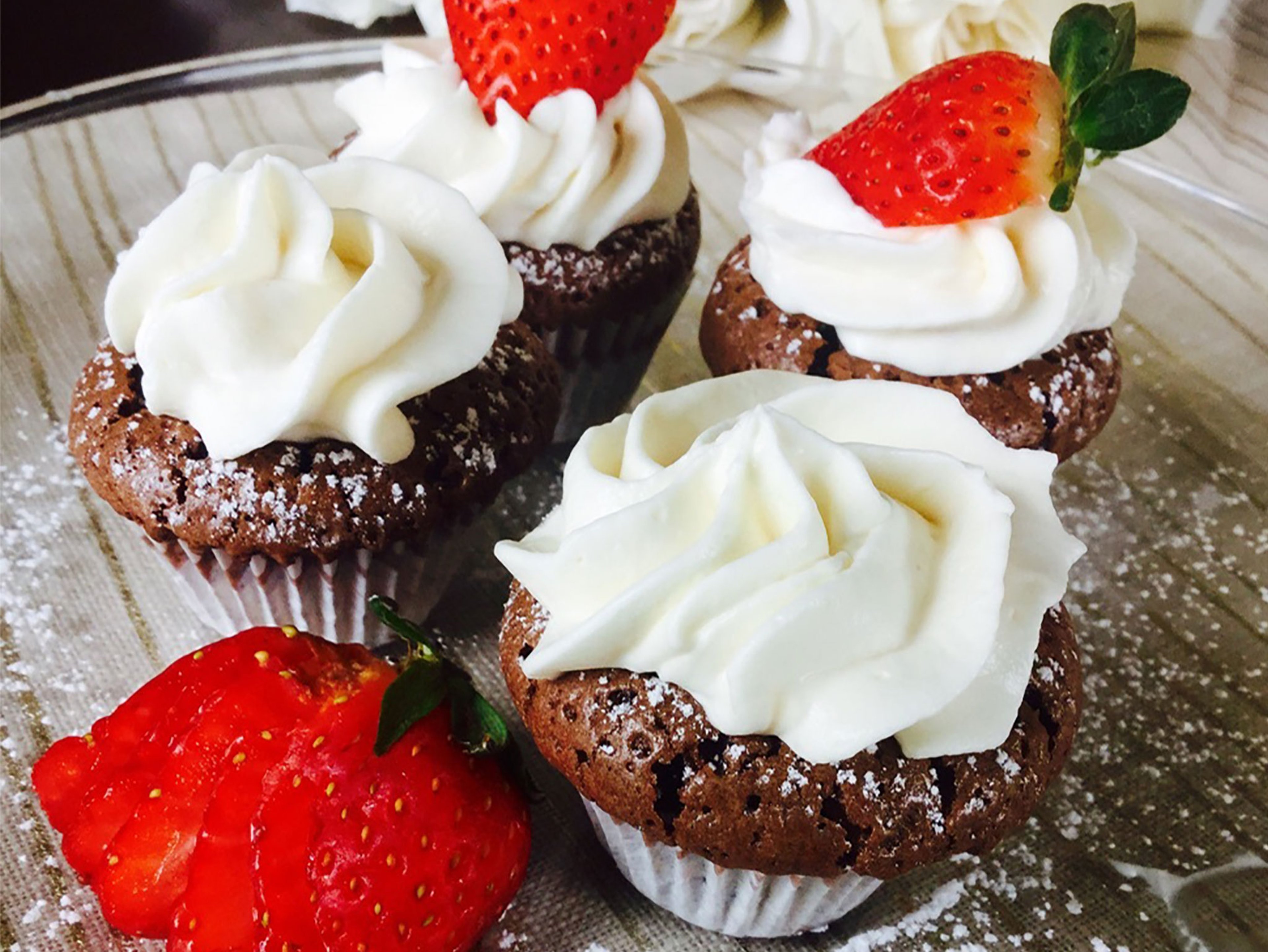 Mini flourless chocolate cupcakes