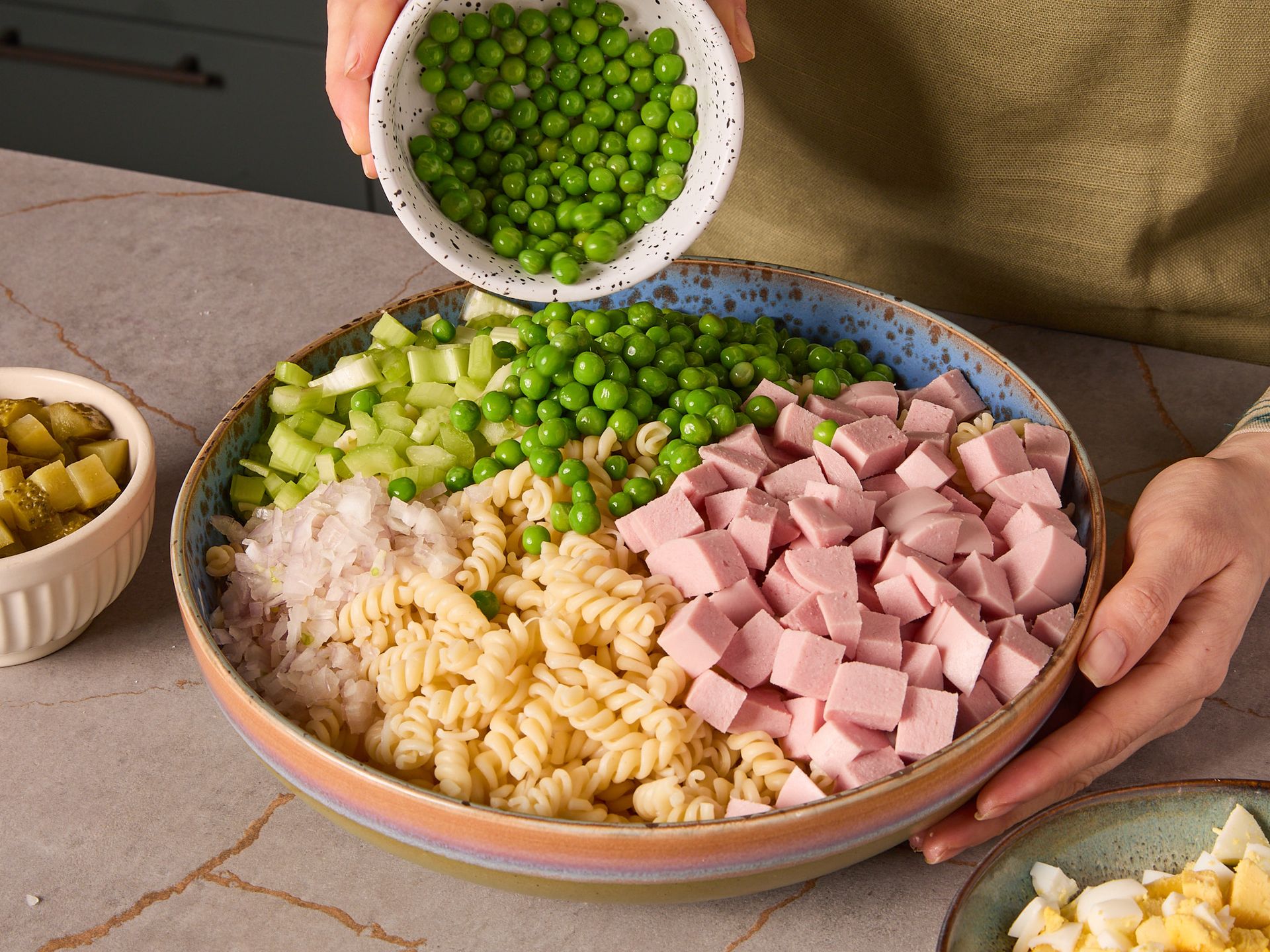 Klassischer Nudelsalat wie von Oma | Rezept | Kitchen Stories