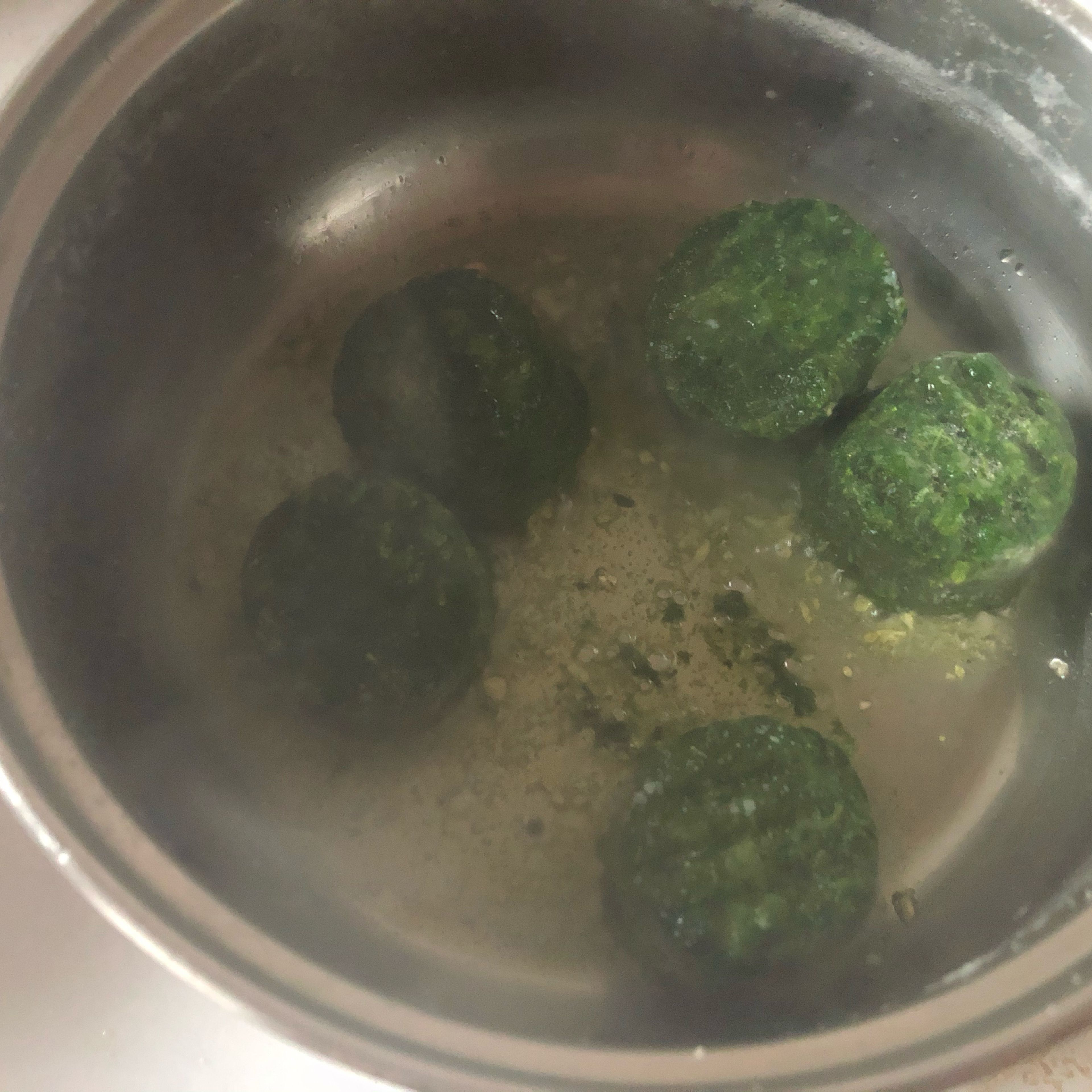 Add spinach, salt and pepper and stir until thawed (~2 minutes)