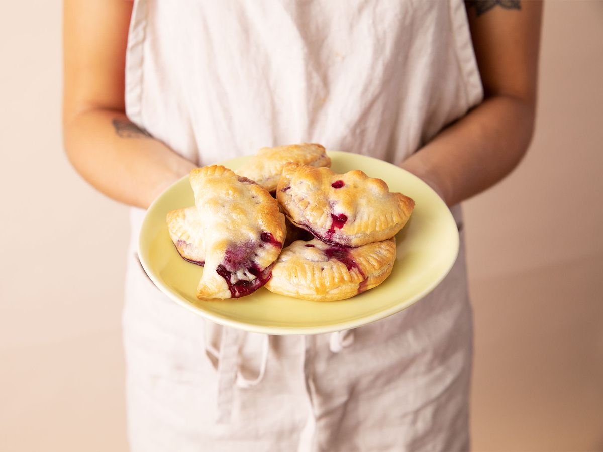 3-ingredient blueberry hand pies | Recipe | Kitchen Stories