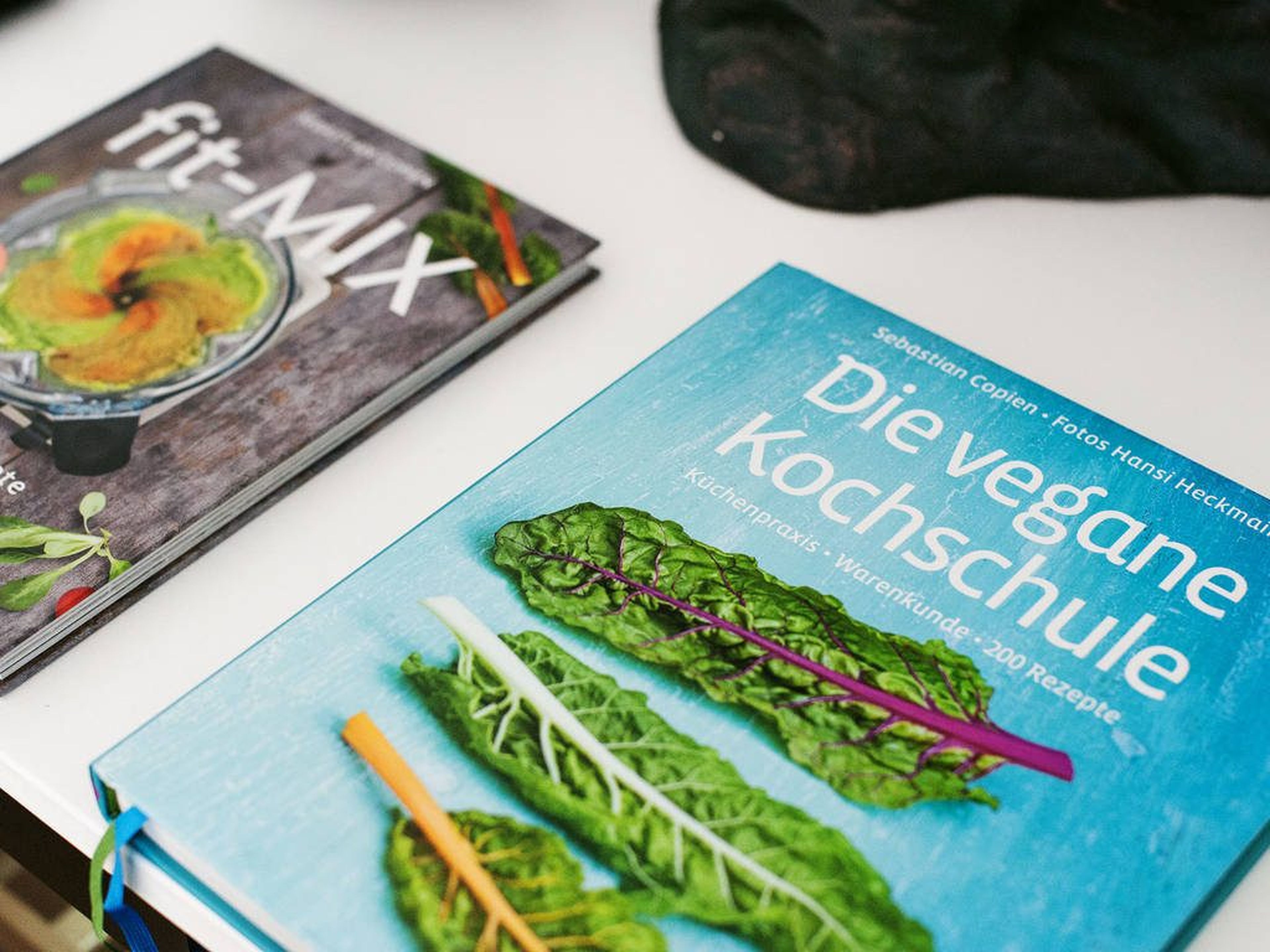 Dieses und weitere tolle Rezepte von Sebastian findest du in seinem Buch „Die vegane Kochschule“ (Christian Verlag).