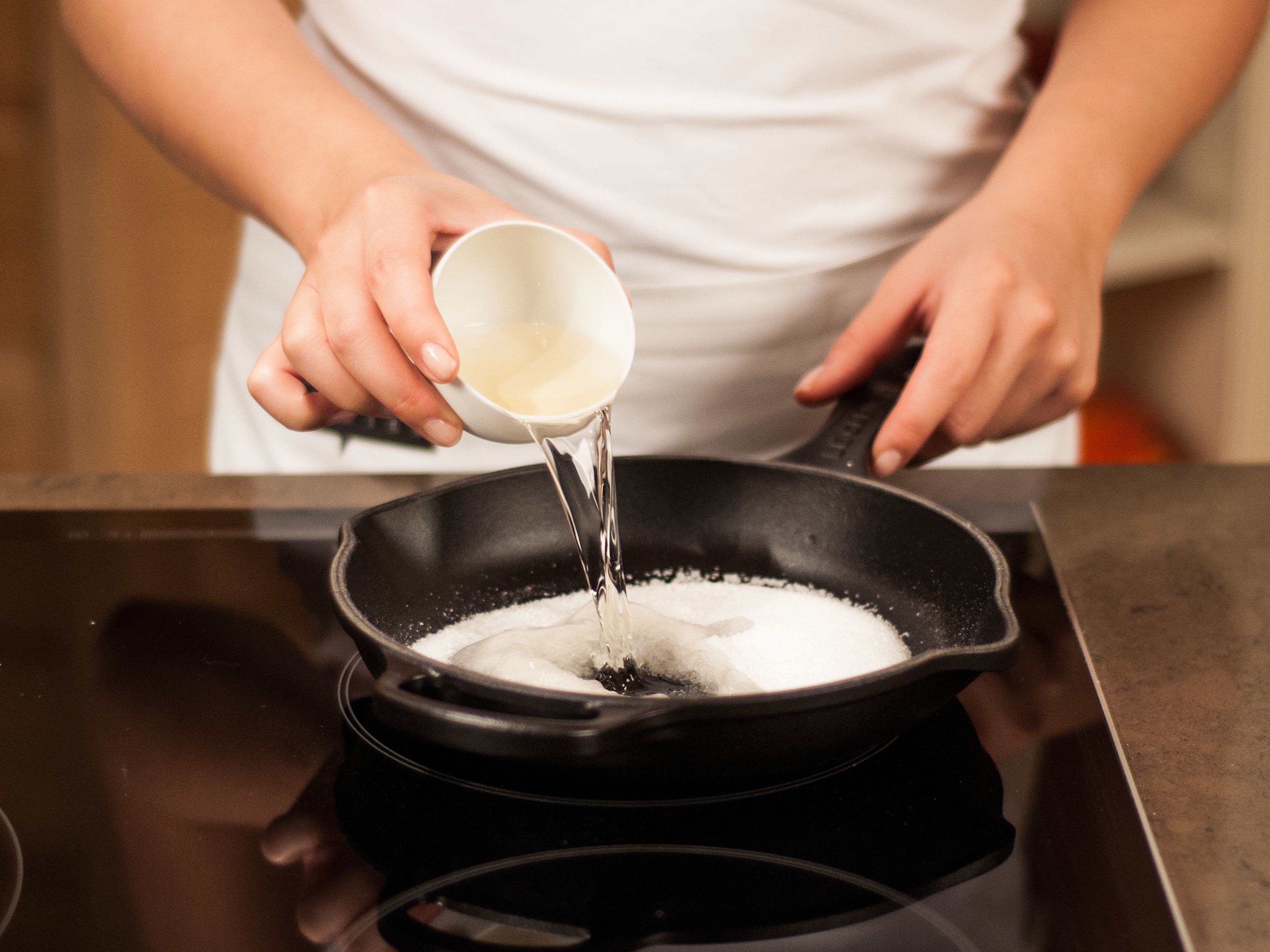 In a frying pan, caramelise sugar over medium-high heat for approx. 1 – 2 min. and deglaze with white wine.