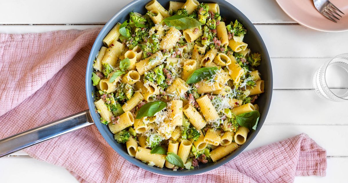 Rigatoni with broccoli and sausage | Recipe | Kitchen Stories