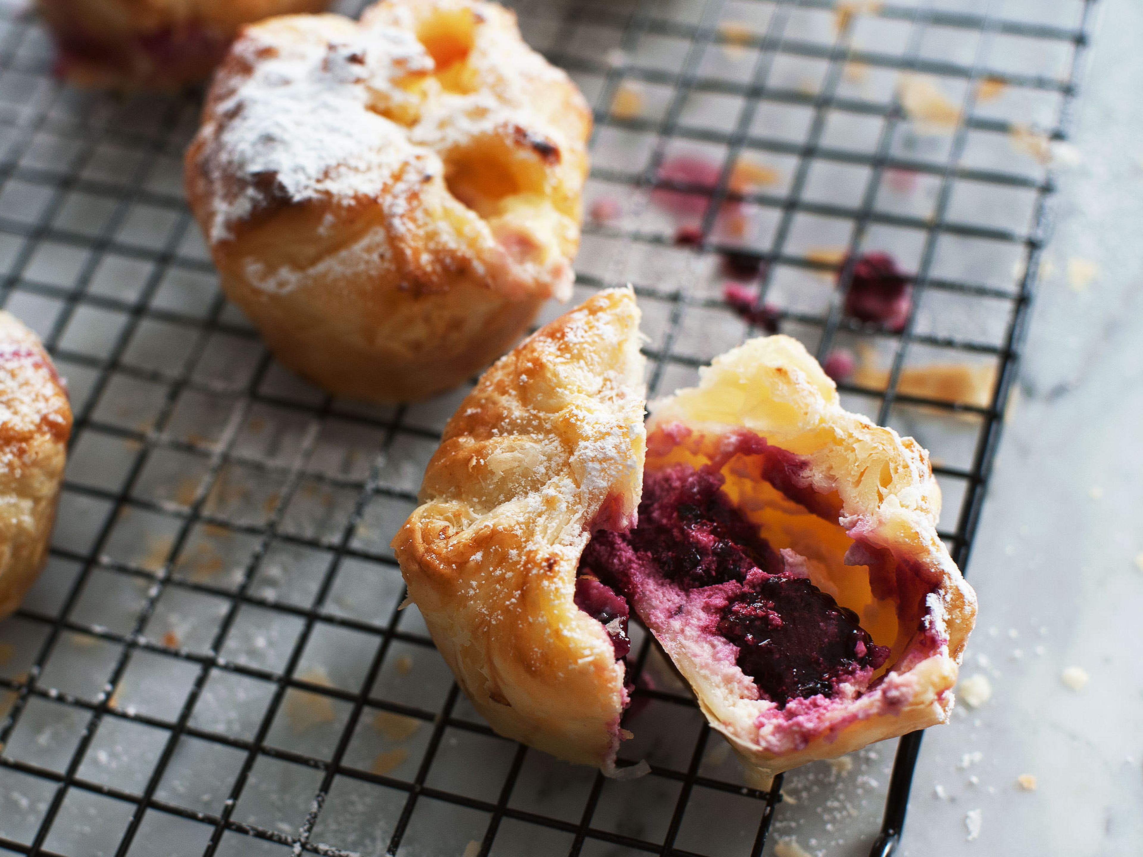 Blackberry cheesecake cups