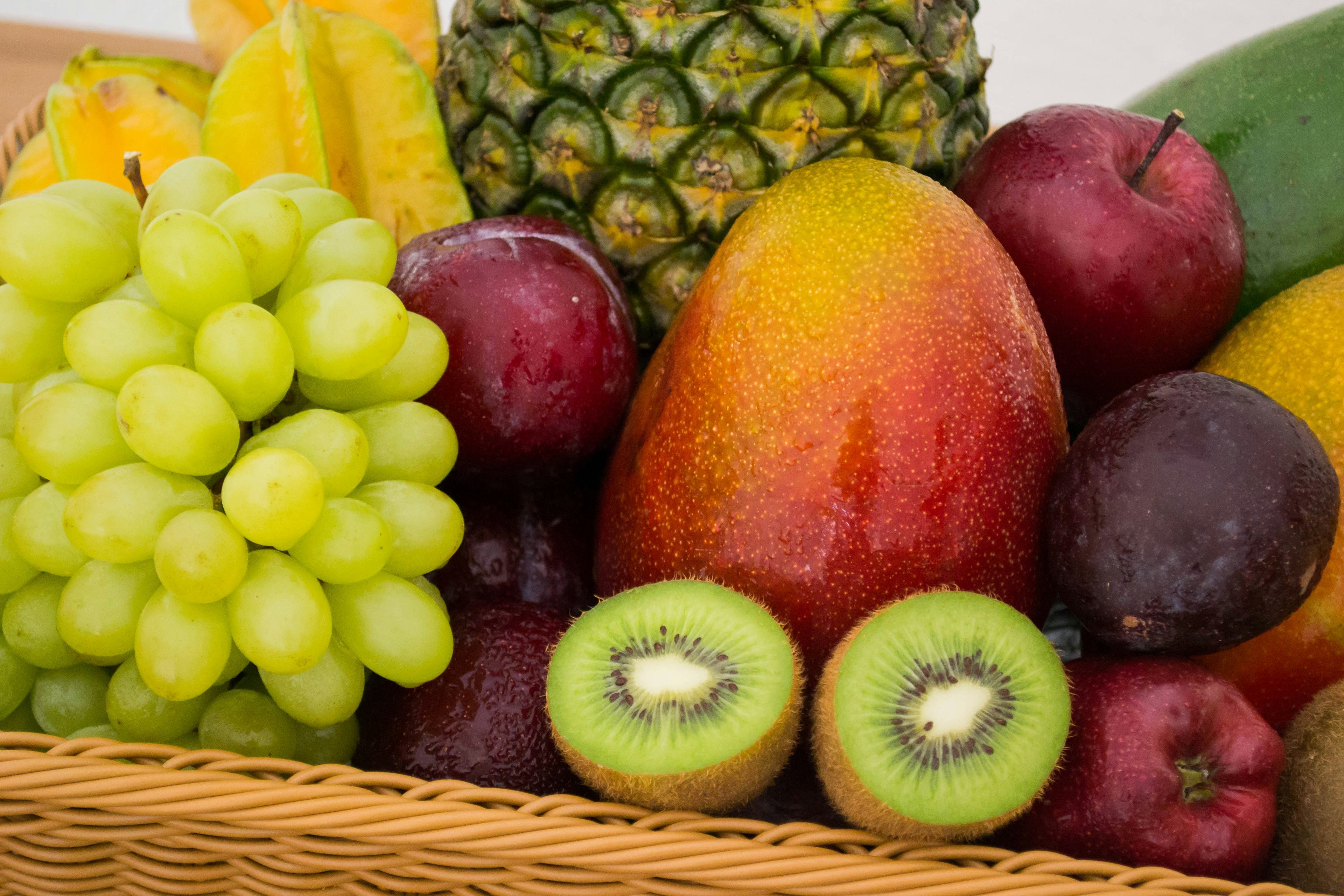 Natürlicher Frischeschutz: Obst verdirbt langsamer dank Proteinschicht