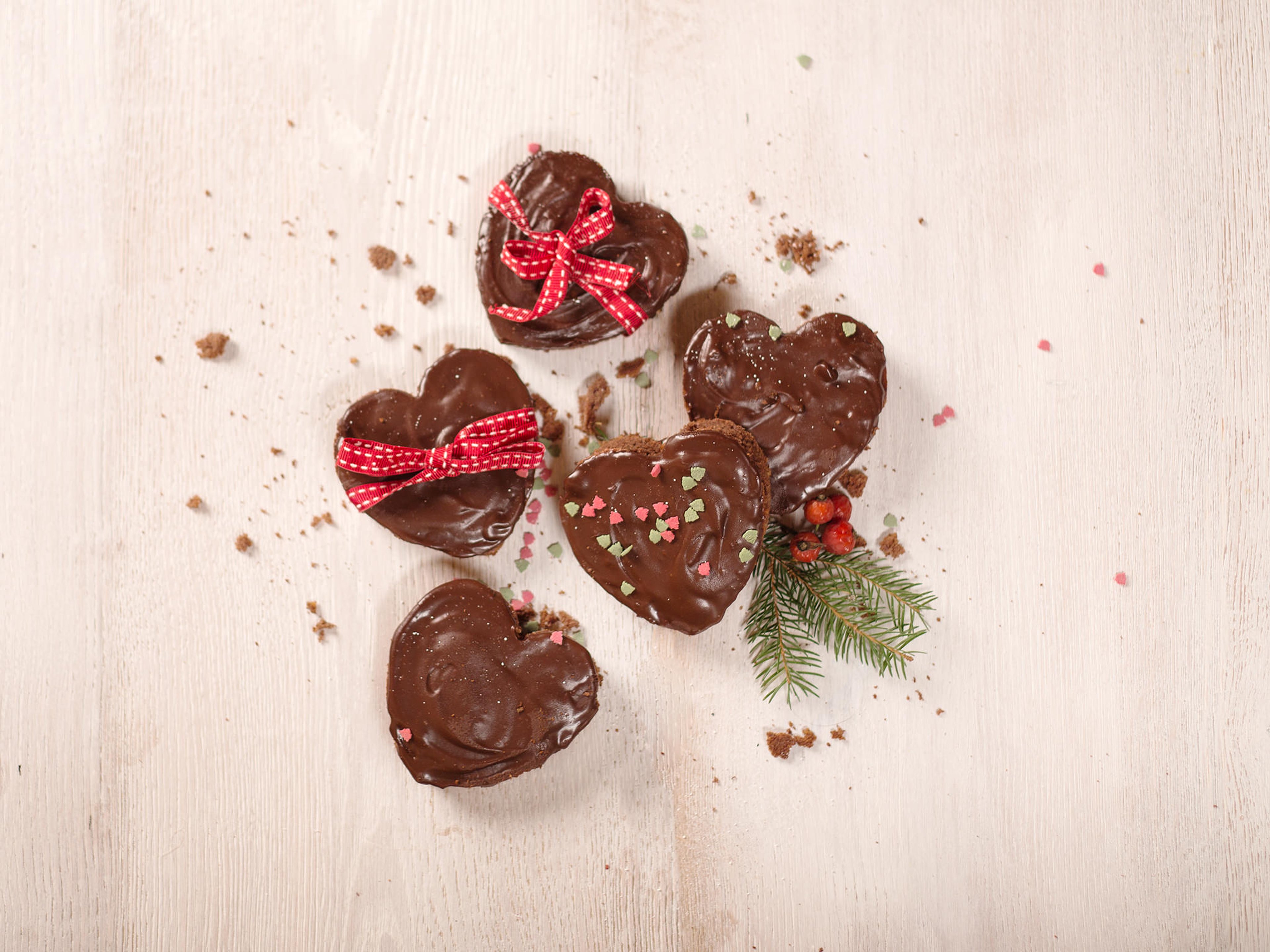 Cakey gingerbread hearts