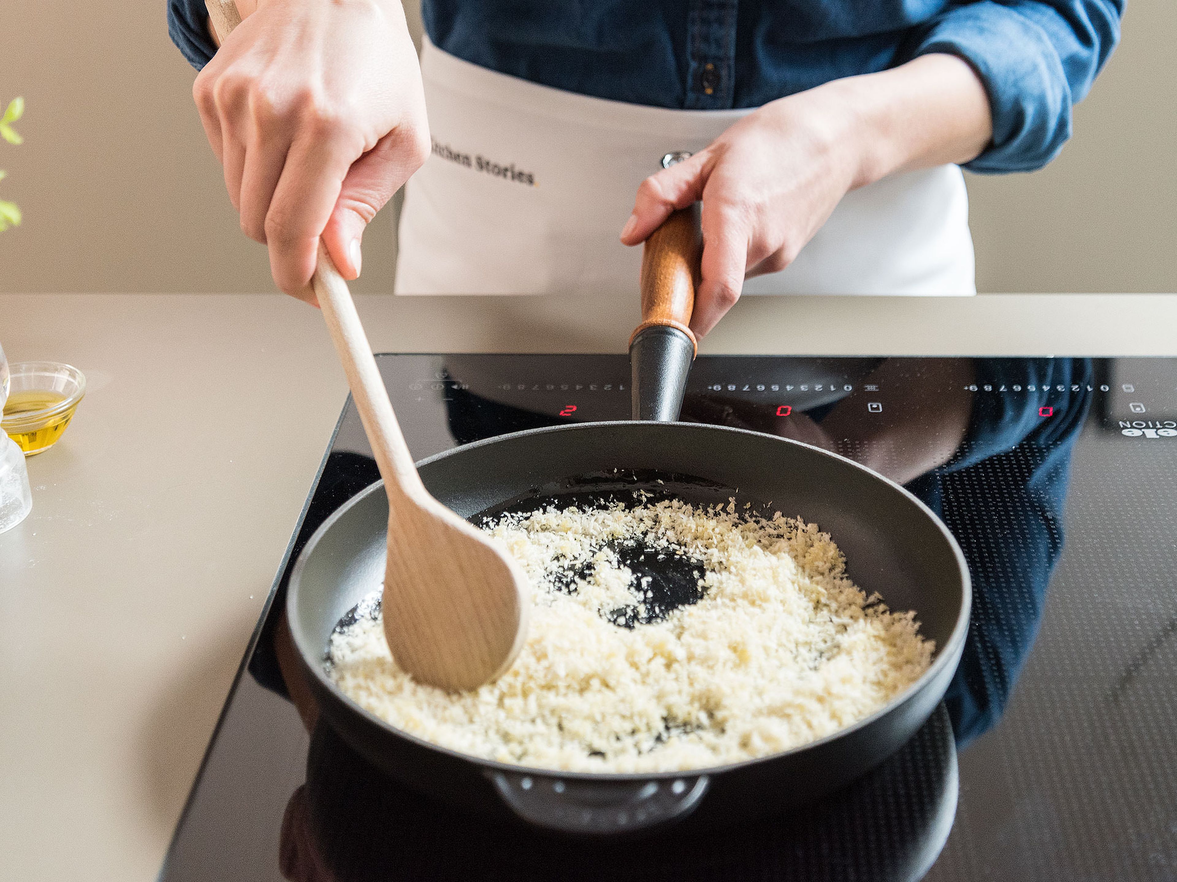 Heat olive oil in a frying pan, add panko and toast for approx. 2 – 3 min. until golden brown. Set aside.