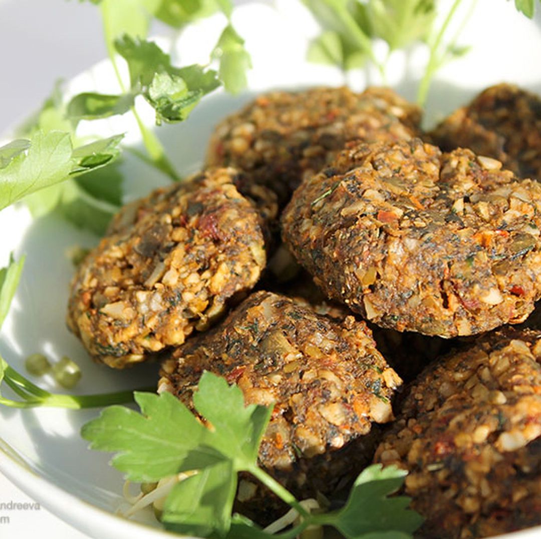 Sundried nut-free falafels (raw vegan)