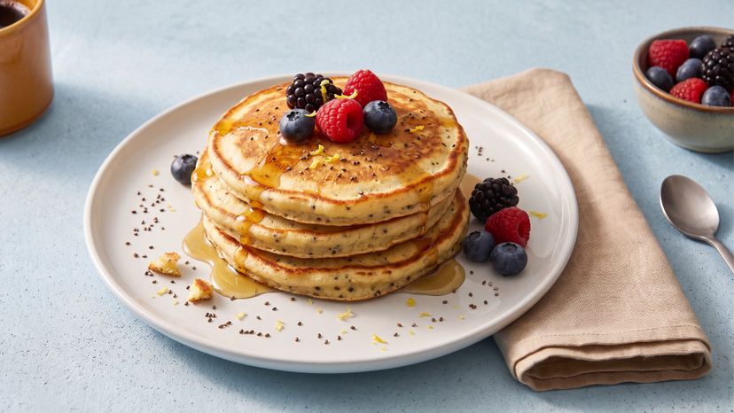 Sonniges Frühstück: fluffige Zitronen-Chia-Pancakes