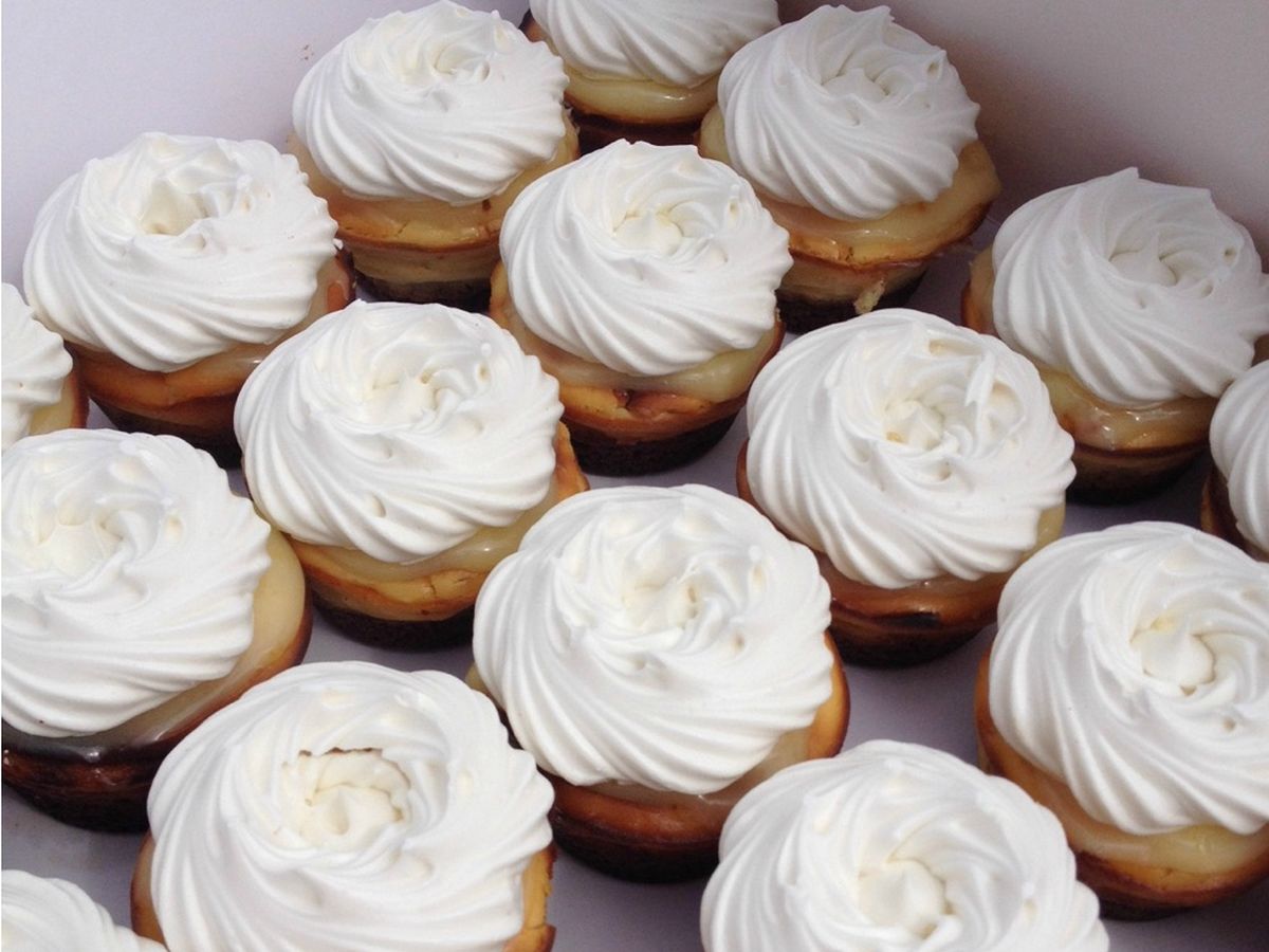 Mini lemon meringue cheesecakes | Recipe | Kitchen Stories