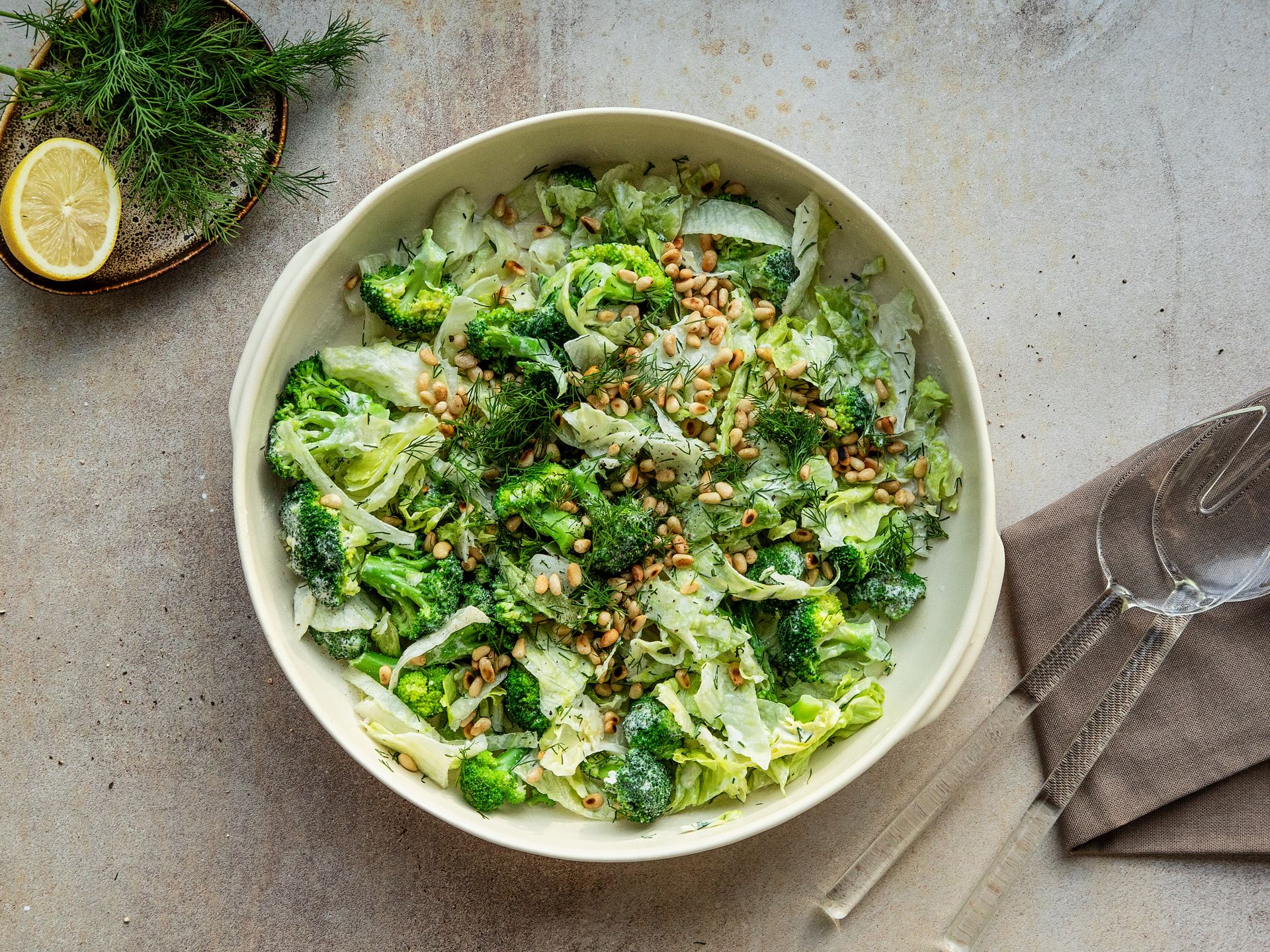 Brokkoli-Eisbergsalat