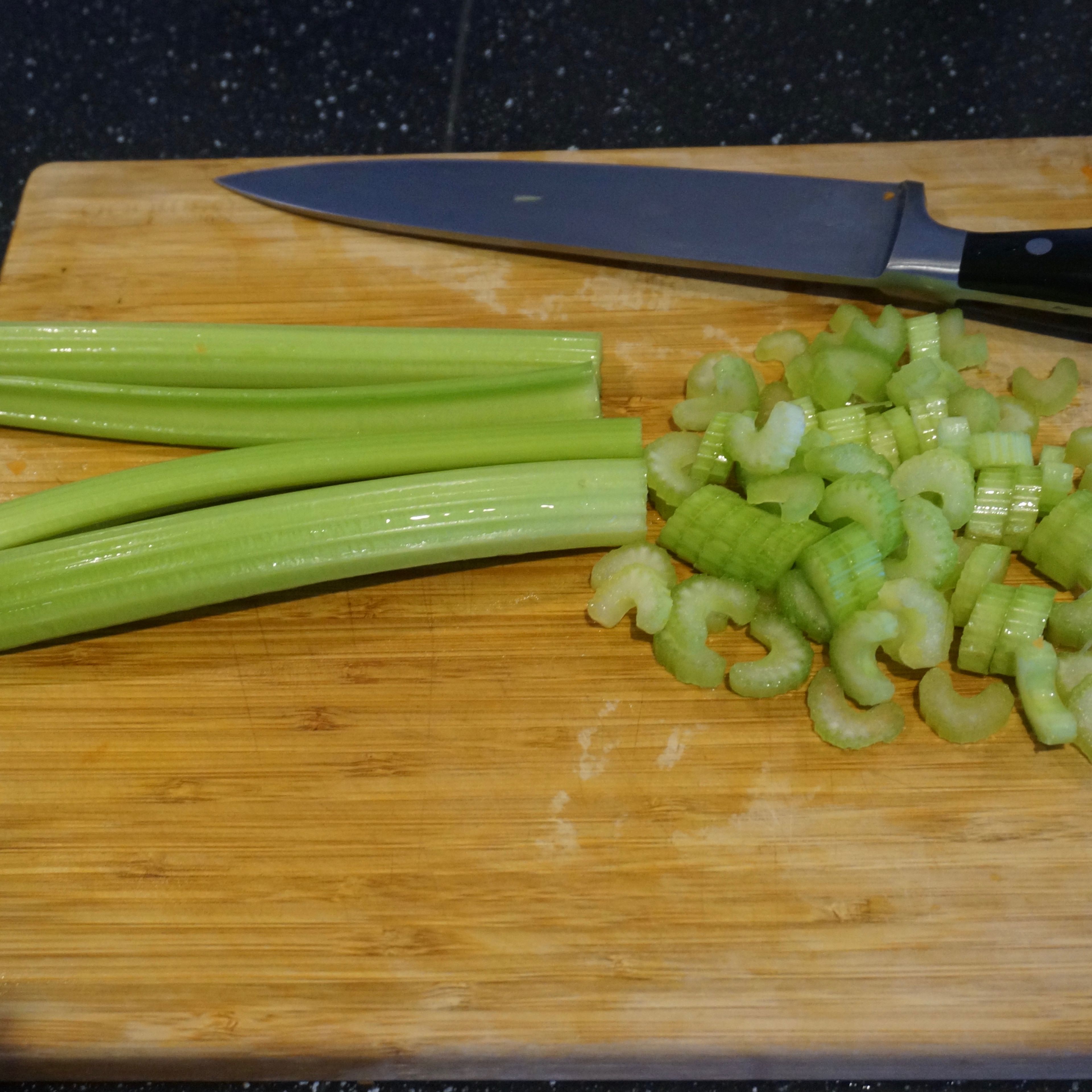 Cut into slices the celery, add to the saucepan with onion and carrots.