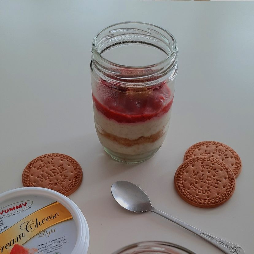 Strawberry Cheesecake Overnight Oats