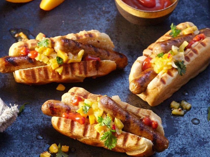 Veganer Grill Hot Dog nach karibischer Art