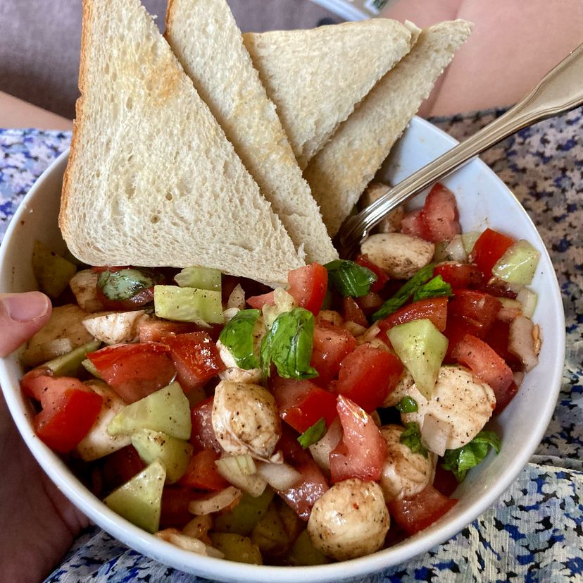 Tomate-Mozzarella Salat