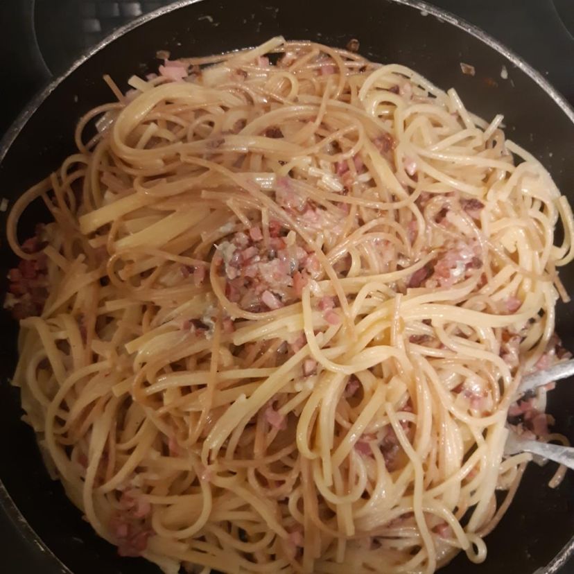 Spaghetti mit Speck und Blauschimmelkäse