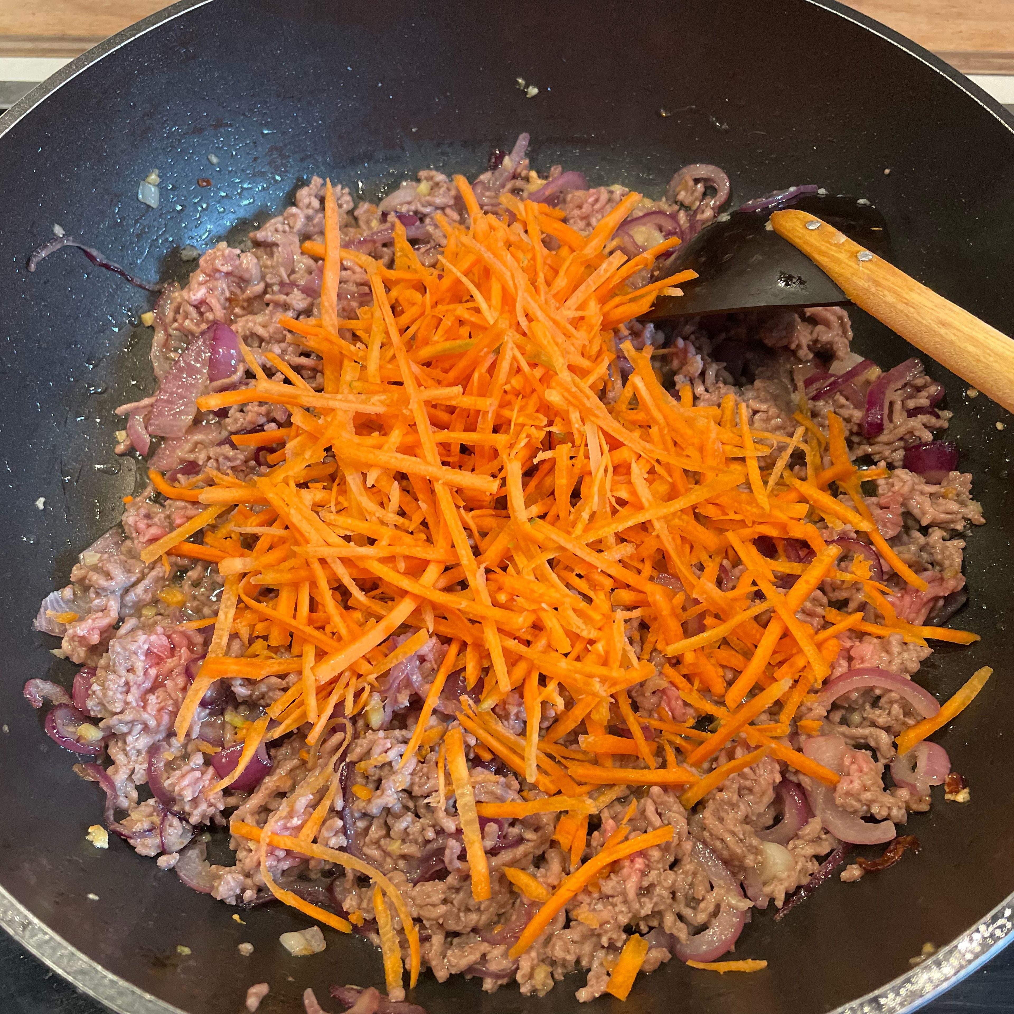 Add a handful of grated carrots, mix an simmer for 2-3 minutes.
