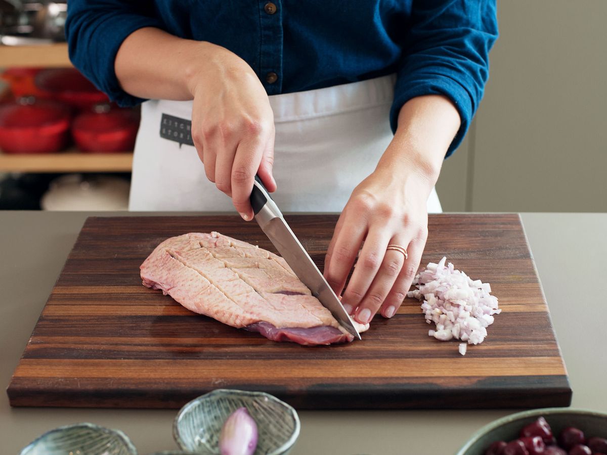 Seared duck breast with cherry-Port wine sauce | Recipe | Kitchen Stories