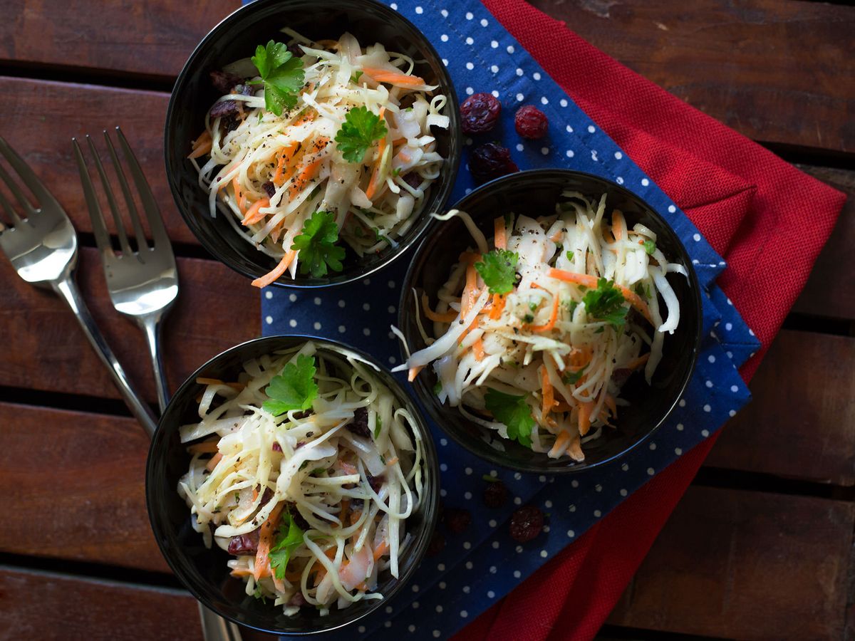 Coleslaw with cranberries | Recipe | Kitchen Stories