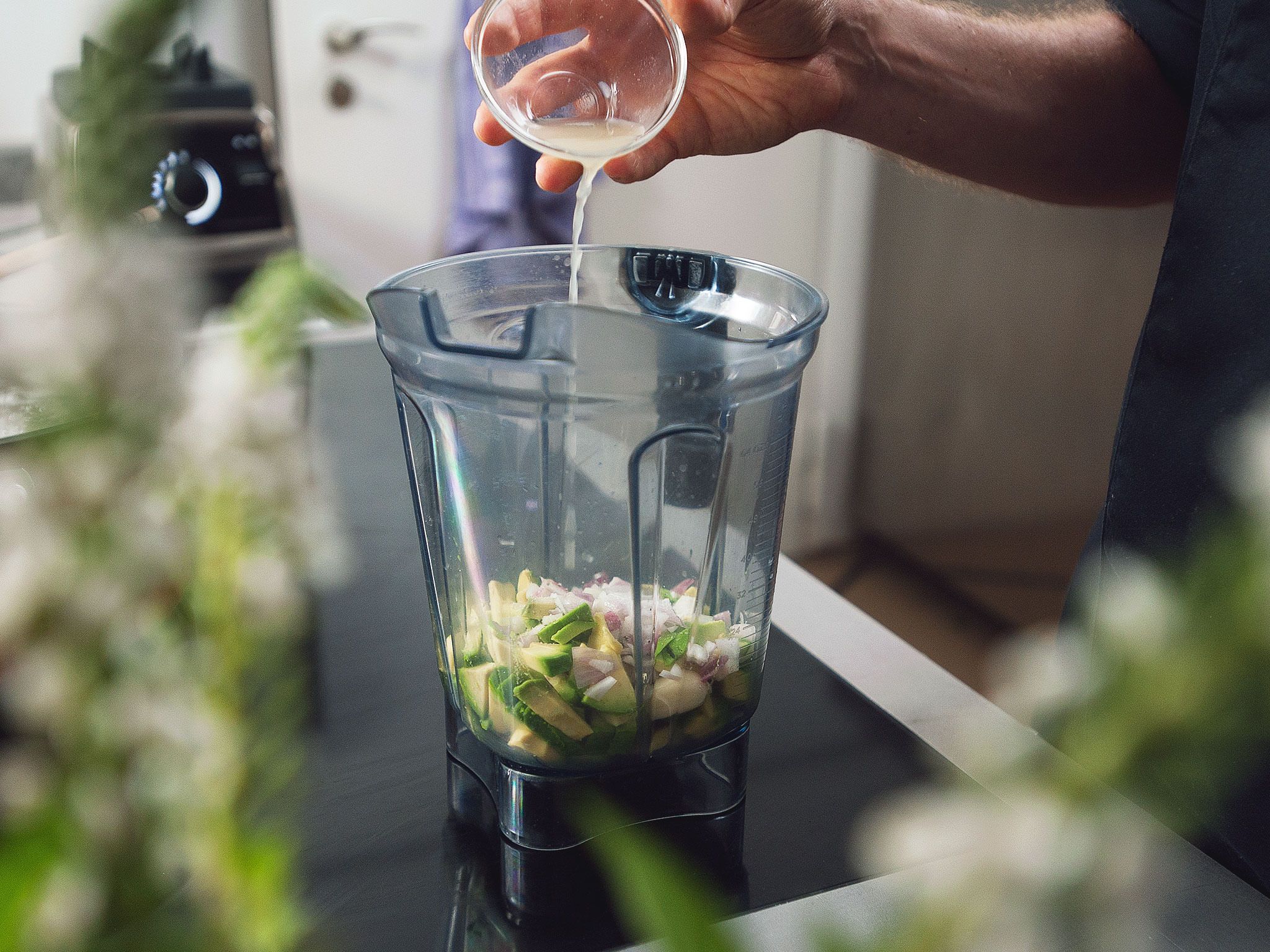 Spaghetti mit cremiger AvocadoLimettenSauce Rezept Kitchen Stories