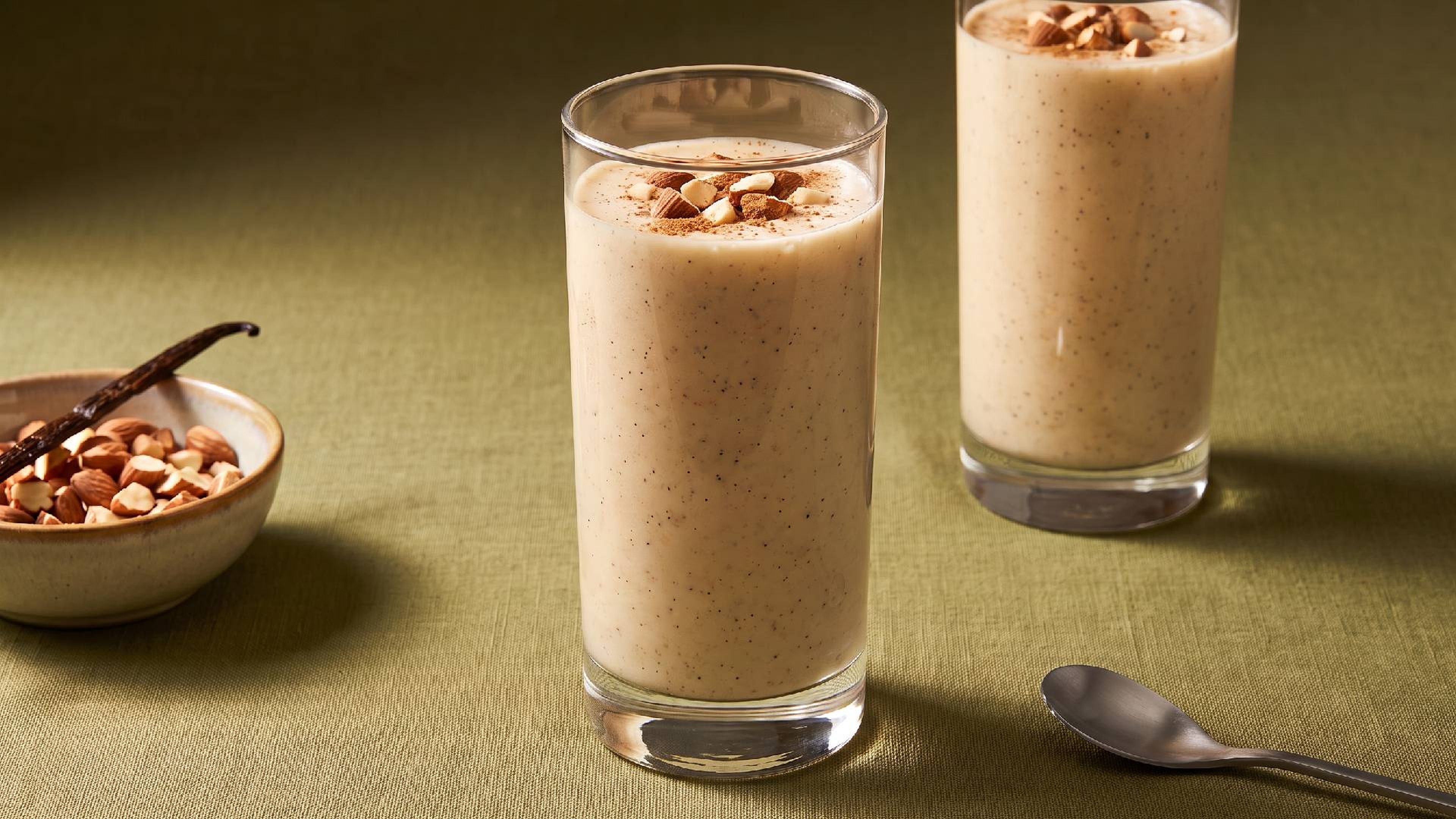 Frühstück zum Trinken: Vanille-Mandel-Smoothie mit Haferflocken