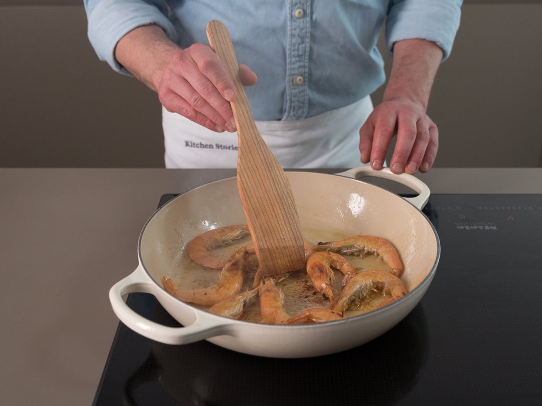 Einfache Paella mit Meeresfrüchten | Rezept | Kitchen Stories