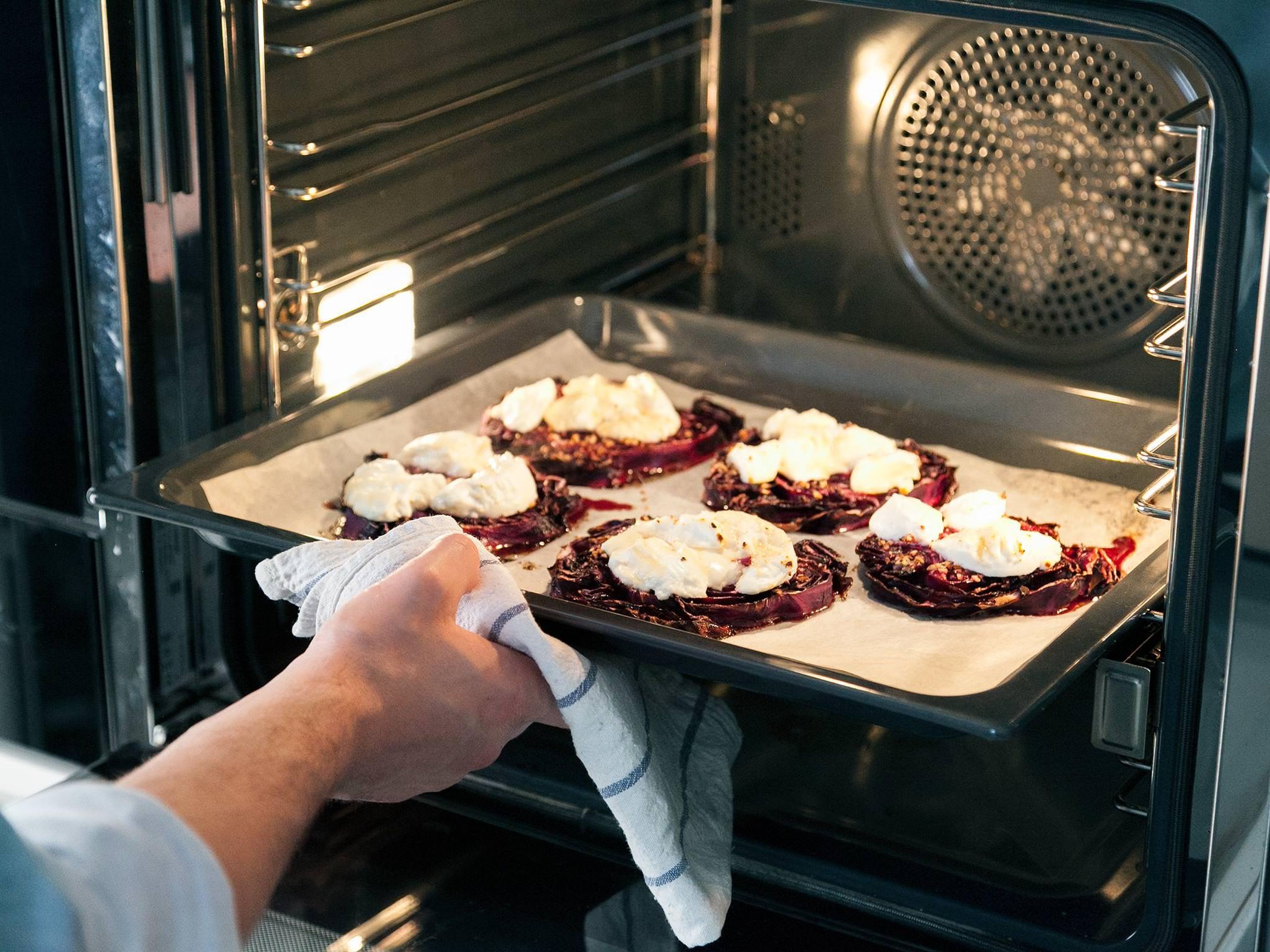 Bake at 160°C/320°F for approx. 40 min. Afterwards, remove from the oven and spread goat cheese onto red cabbage slices. Drizzle maple syrup on top and keep baking for approx. 5 min.. or until the goat cheese turn lightly brown.