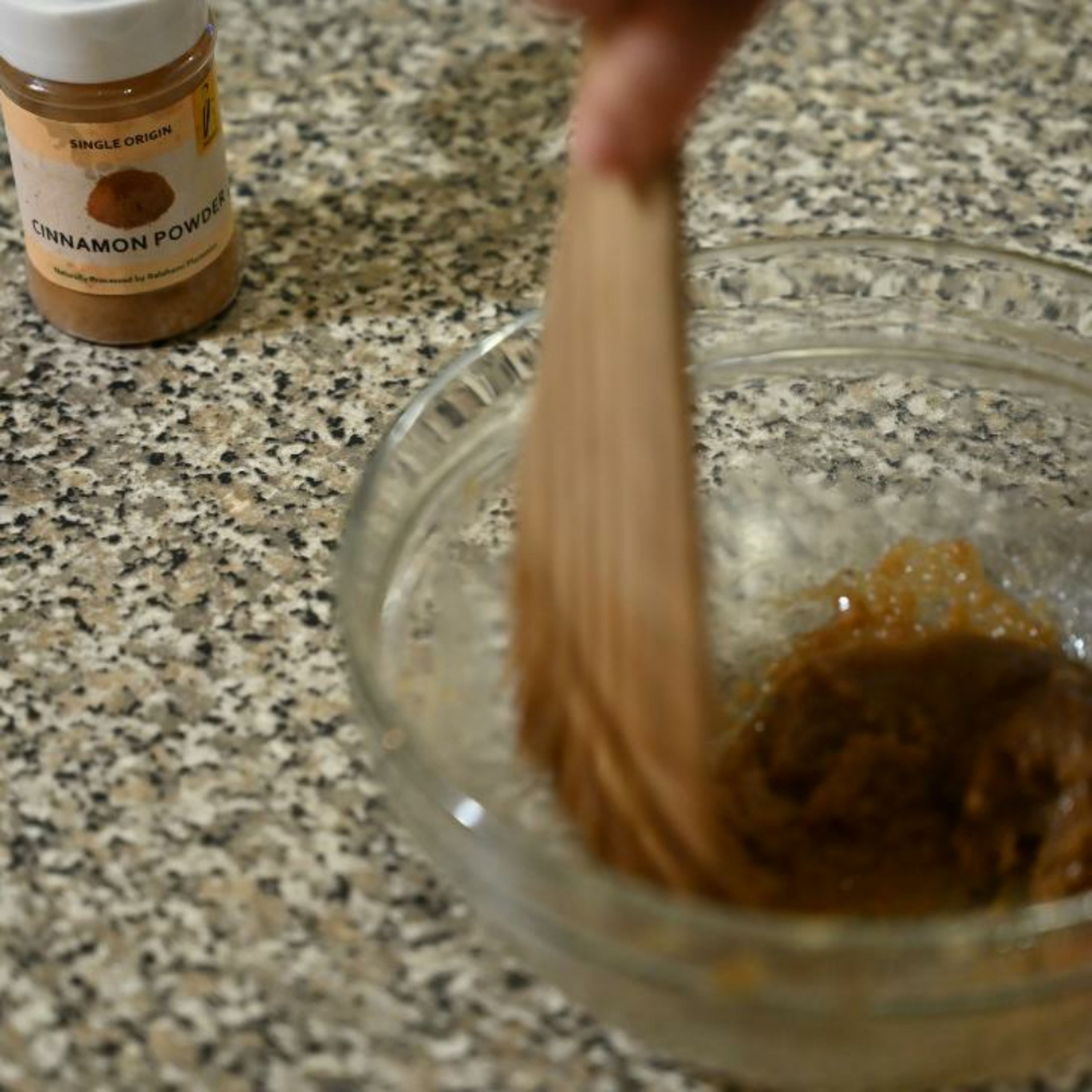 In a small bowl, combine together margarine, brown sugar and Cinnamon powder.