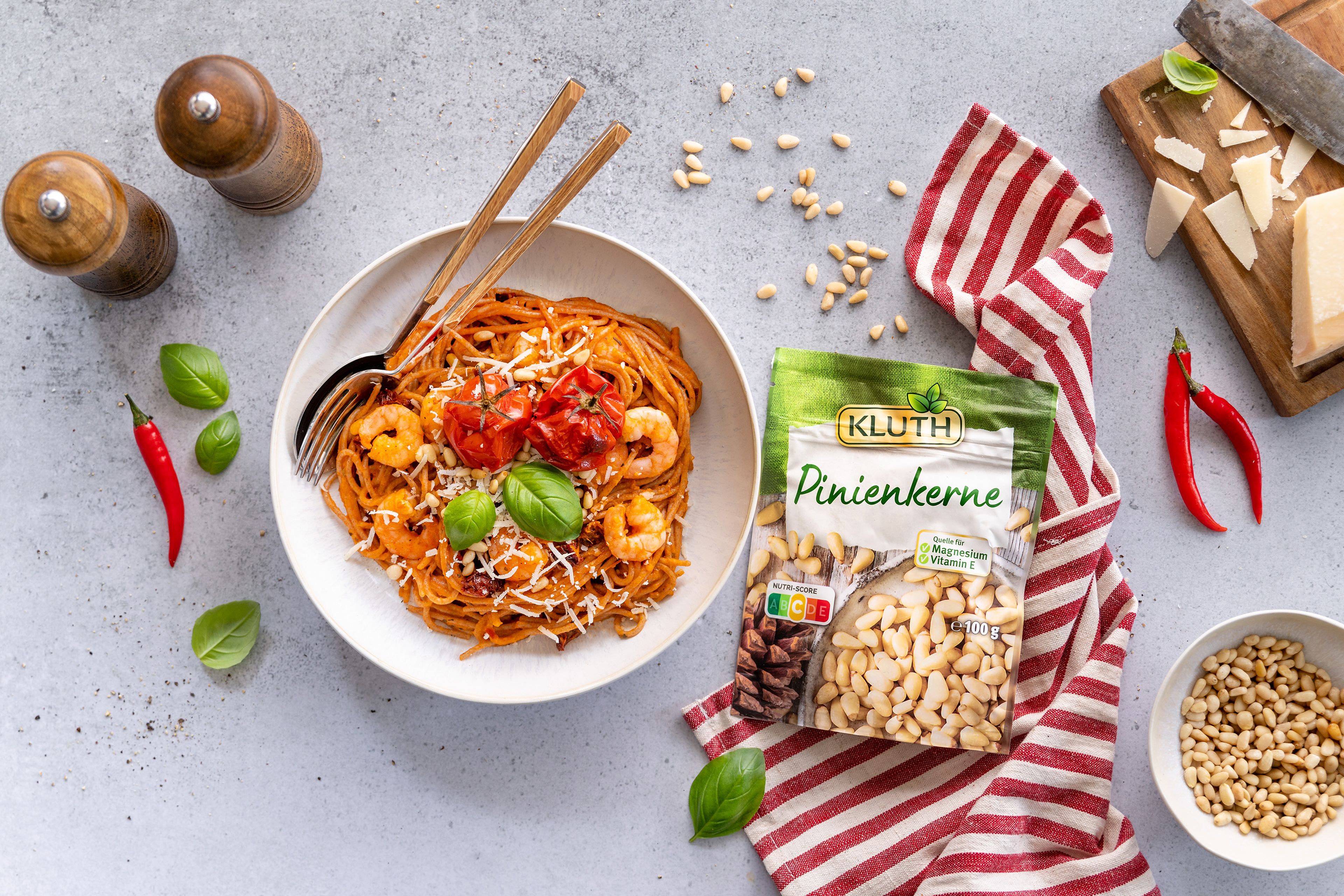 Vollkornpasta mit Garnelen in gerösteter Tomatensauce