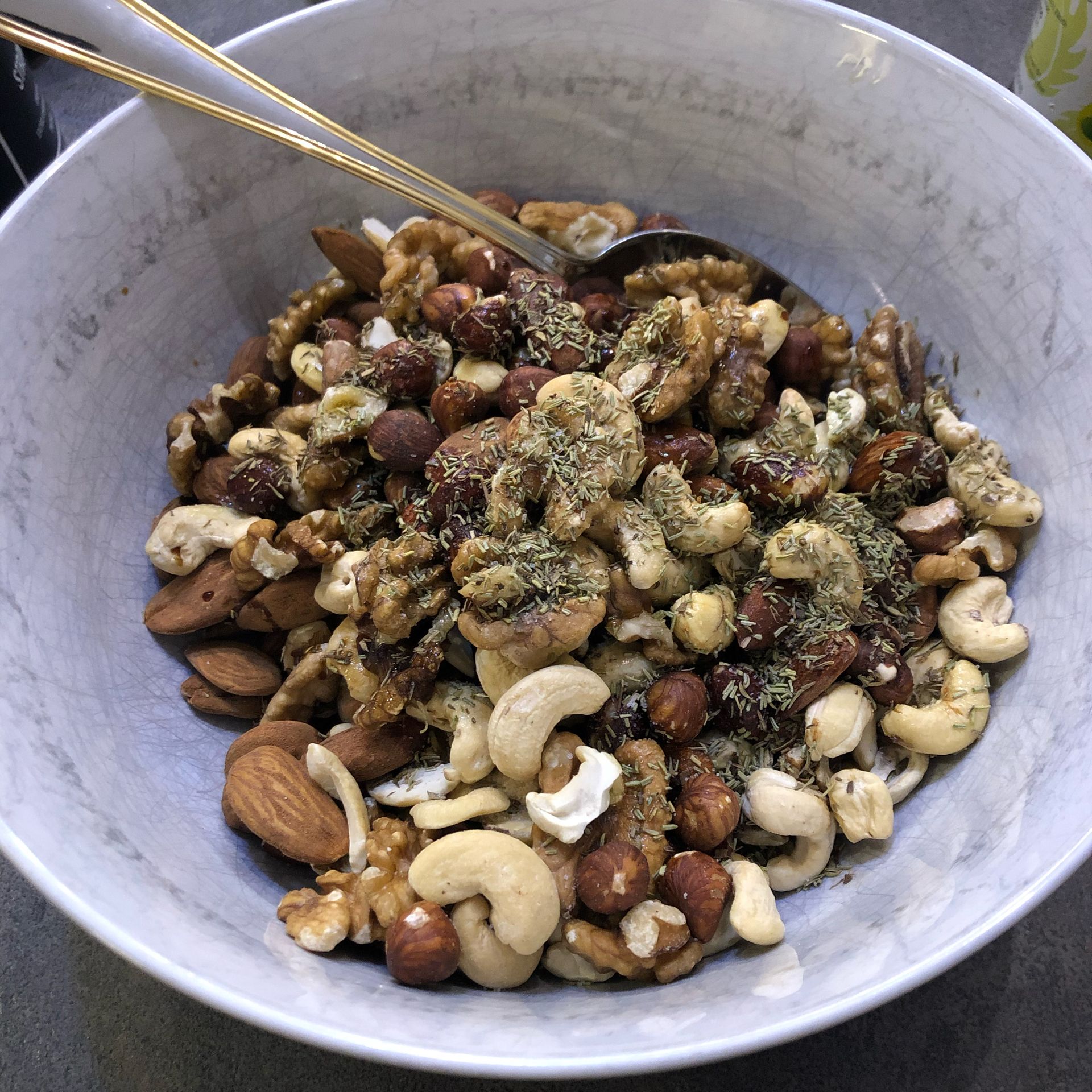 Knabber-Nussmischung mit Rosmarin, Thymian &amp; Cranberry | Rezept ...