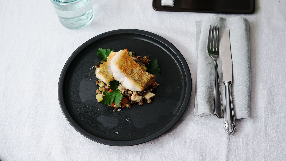 Pan-fried pike perch over lentil salad | Recipe | Kitchen Stories