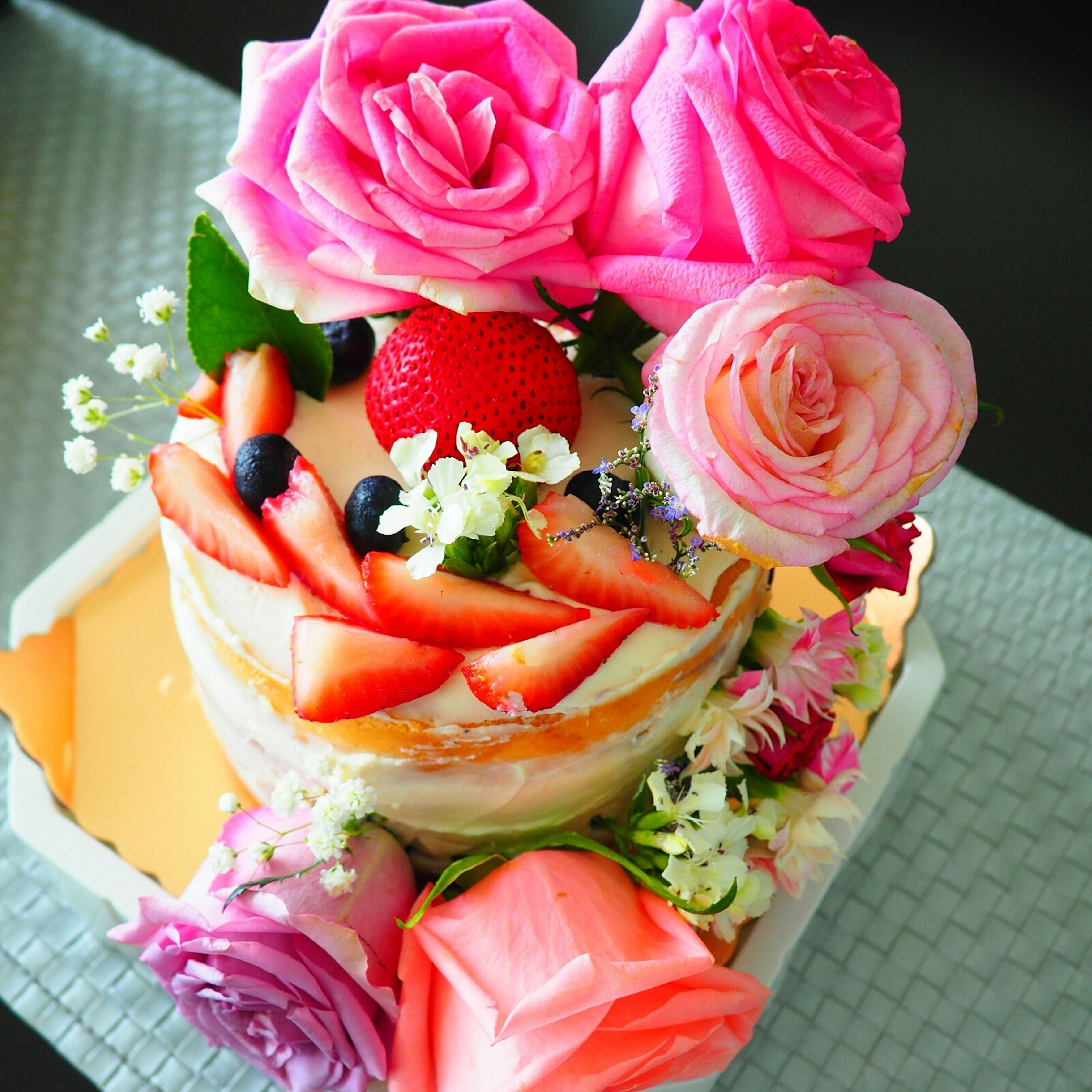 Naked Cake mit Blumen