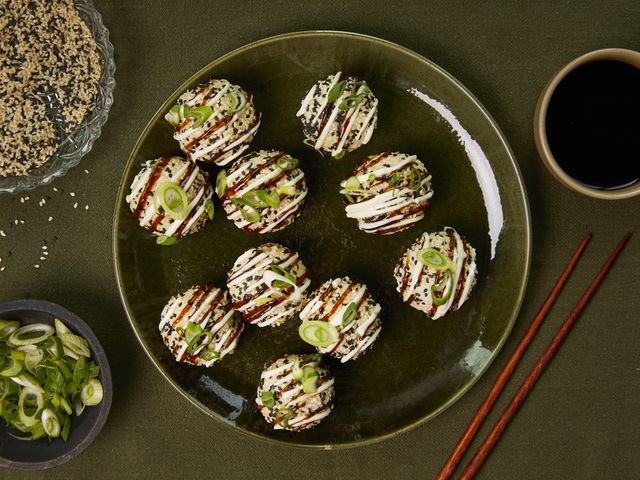 uramaki-sushi-inside-out-rolls-rezept-kitchen-stories