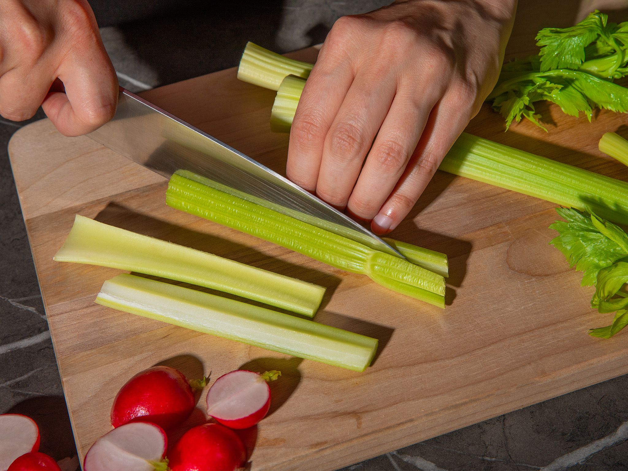 Bunte Crudités mit Tortilla &amp; Limetten Dip | Rezept | Kitchen Stories