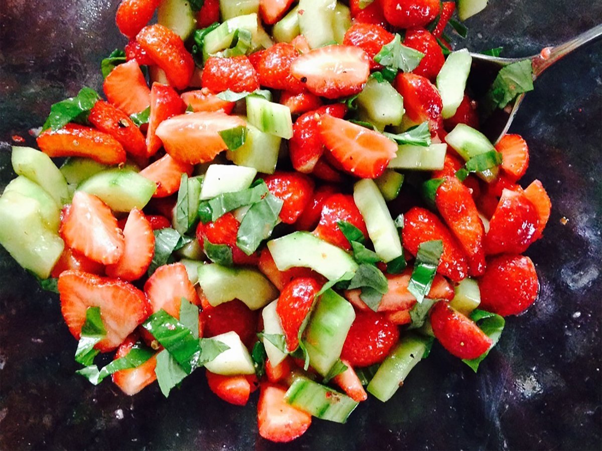 Strawberry and cucumber salad | Recipe | Kitchen Stories