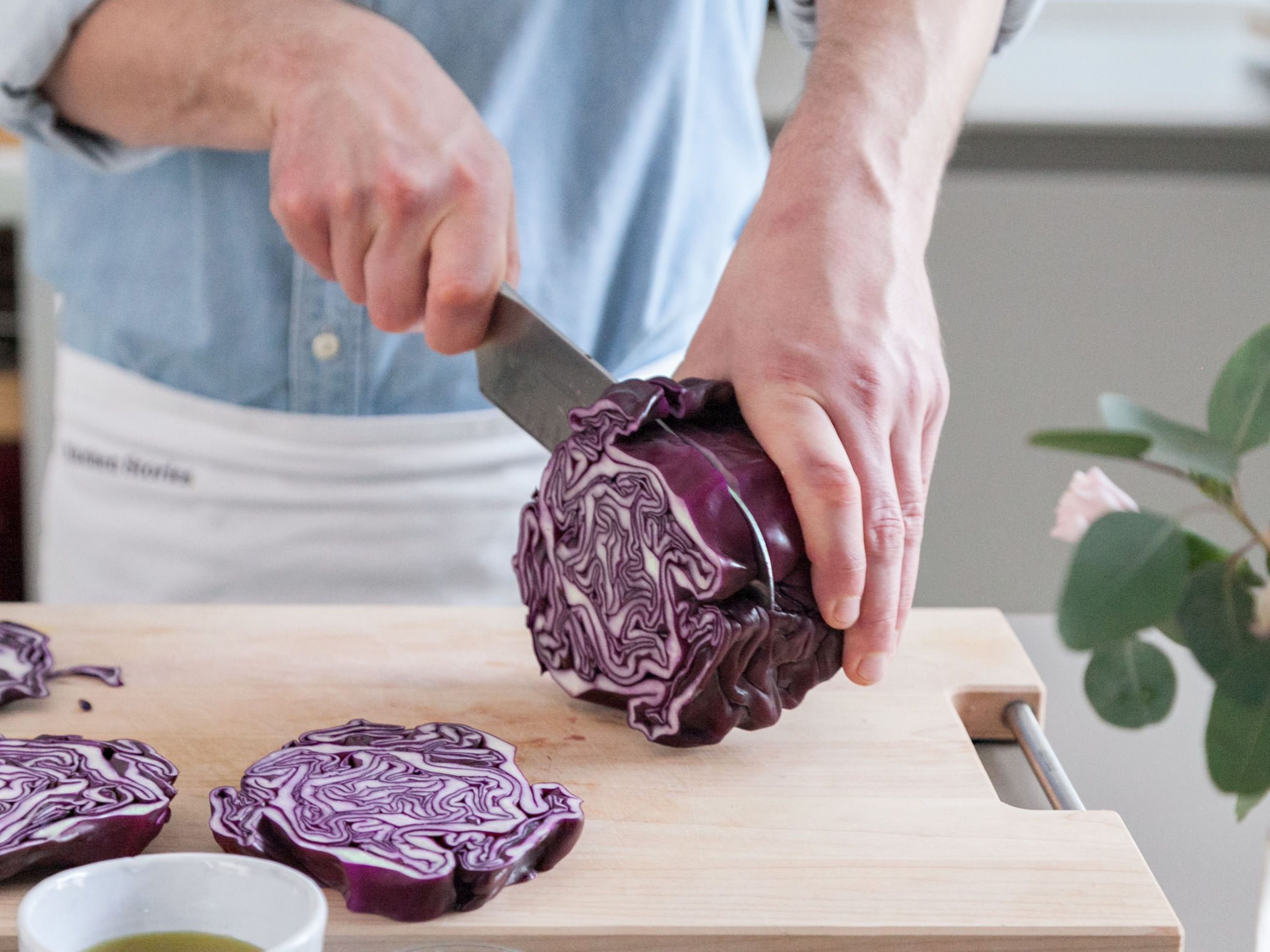 Preheat oven to 160°C/325°F. Cut red cabbage into thumb-thick slices.
