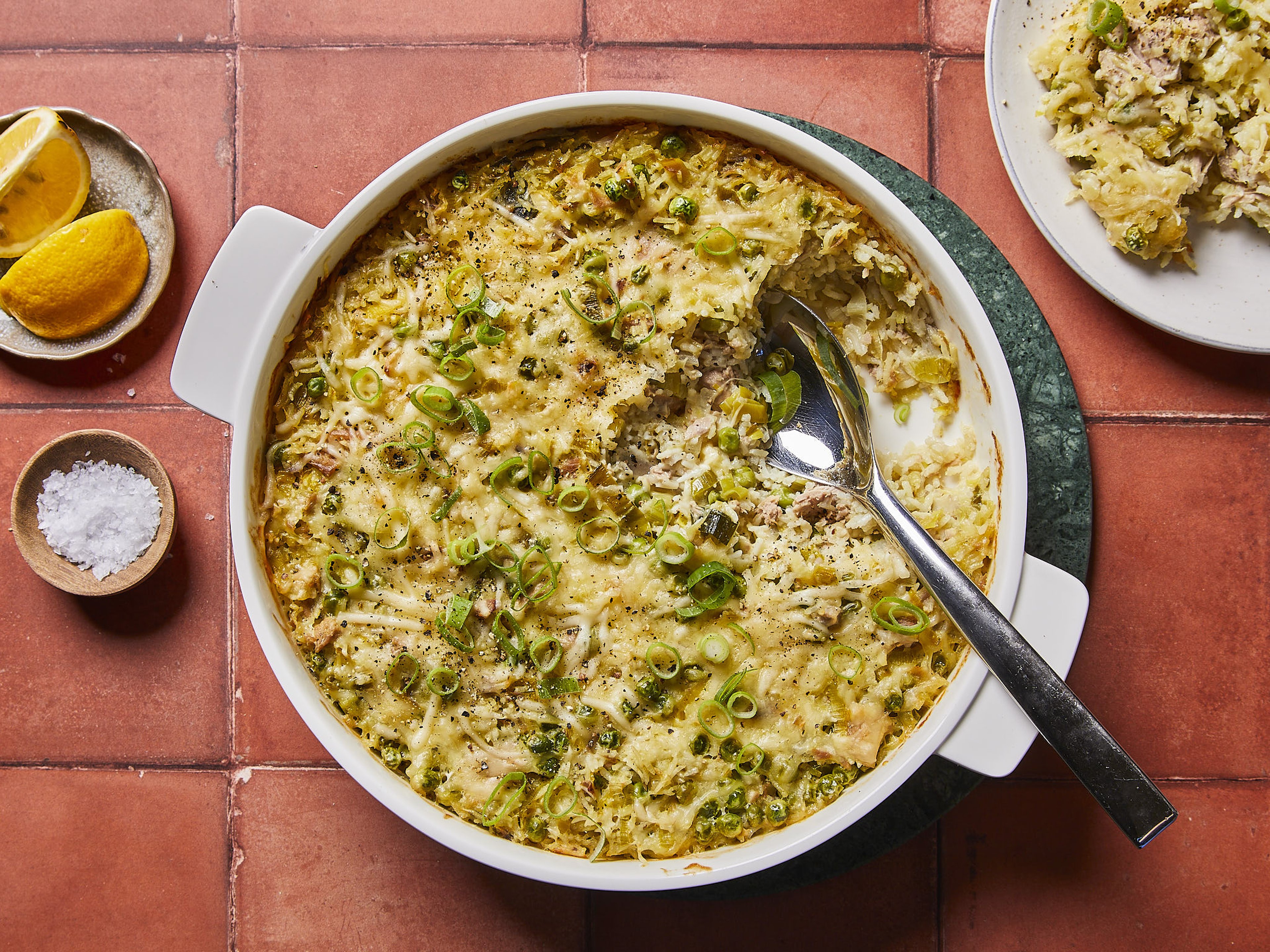 Spring rice casserole with leek and tuna